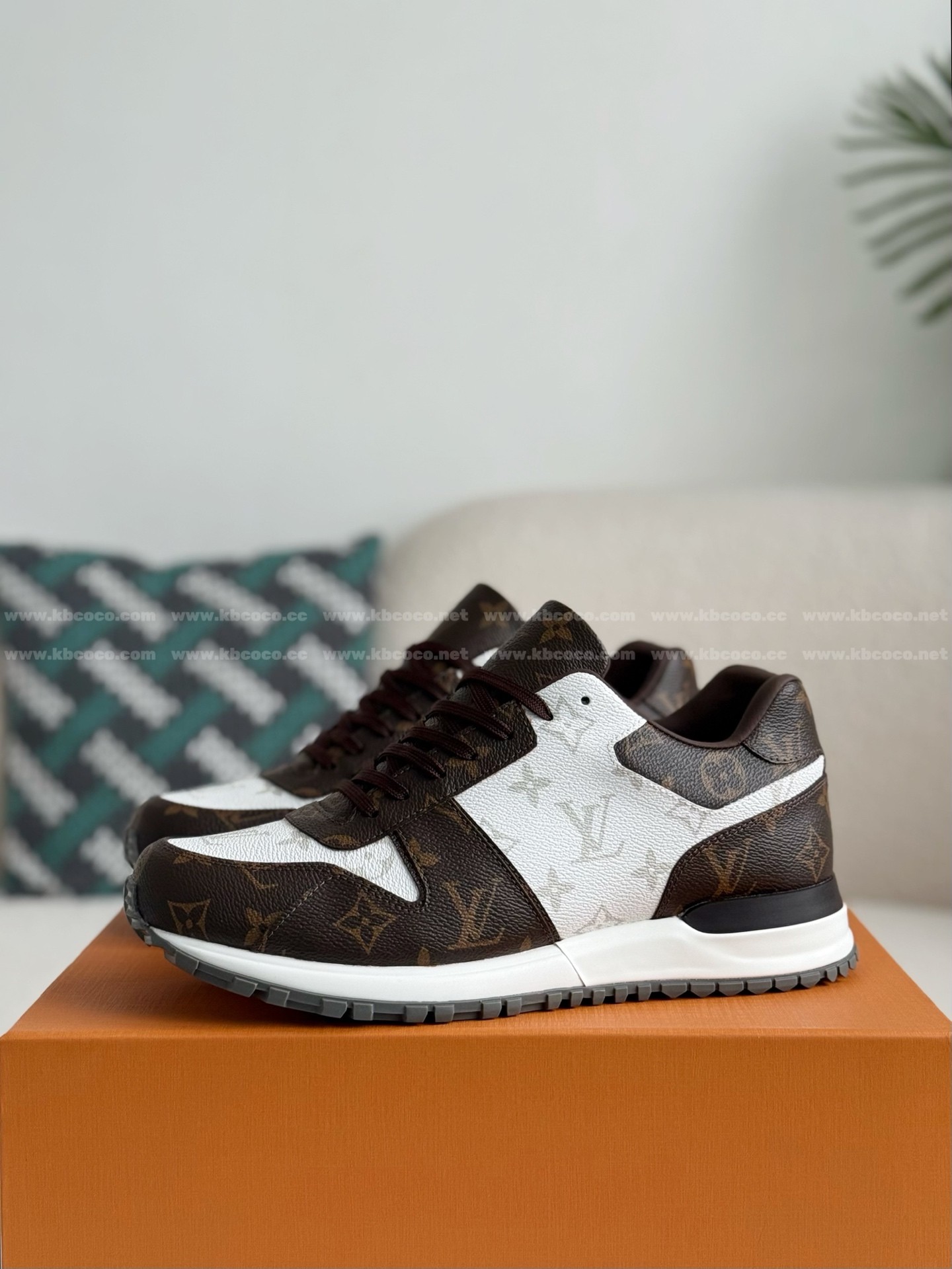 【#5693】 LOUIS VUITTON RUN AWAYCASUAL SHOES