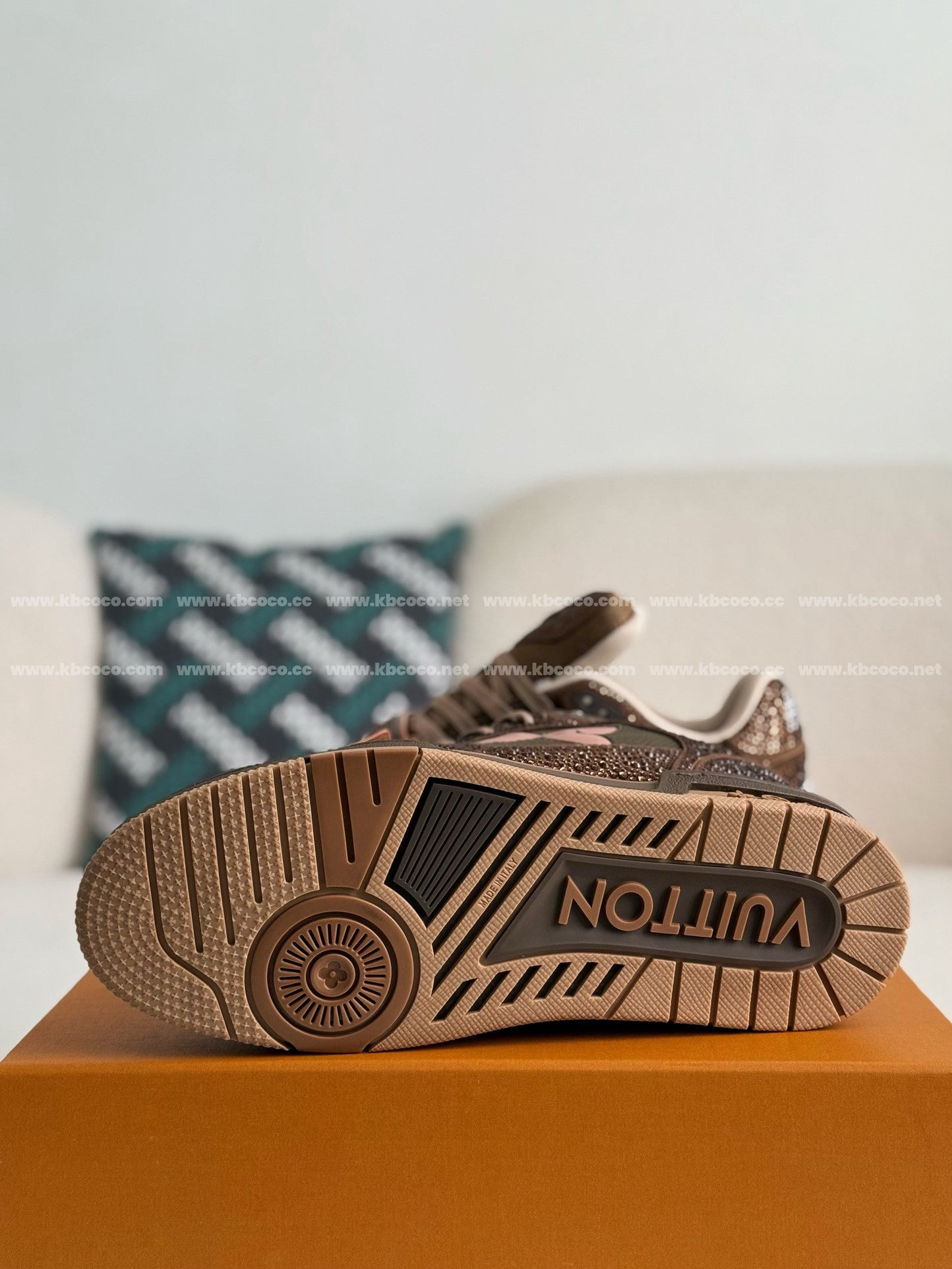 【#4114】 LOUIS VUITTON RUNNER TATIC SNEAKERS