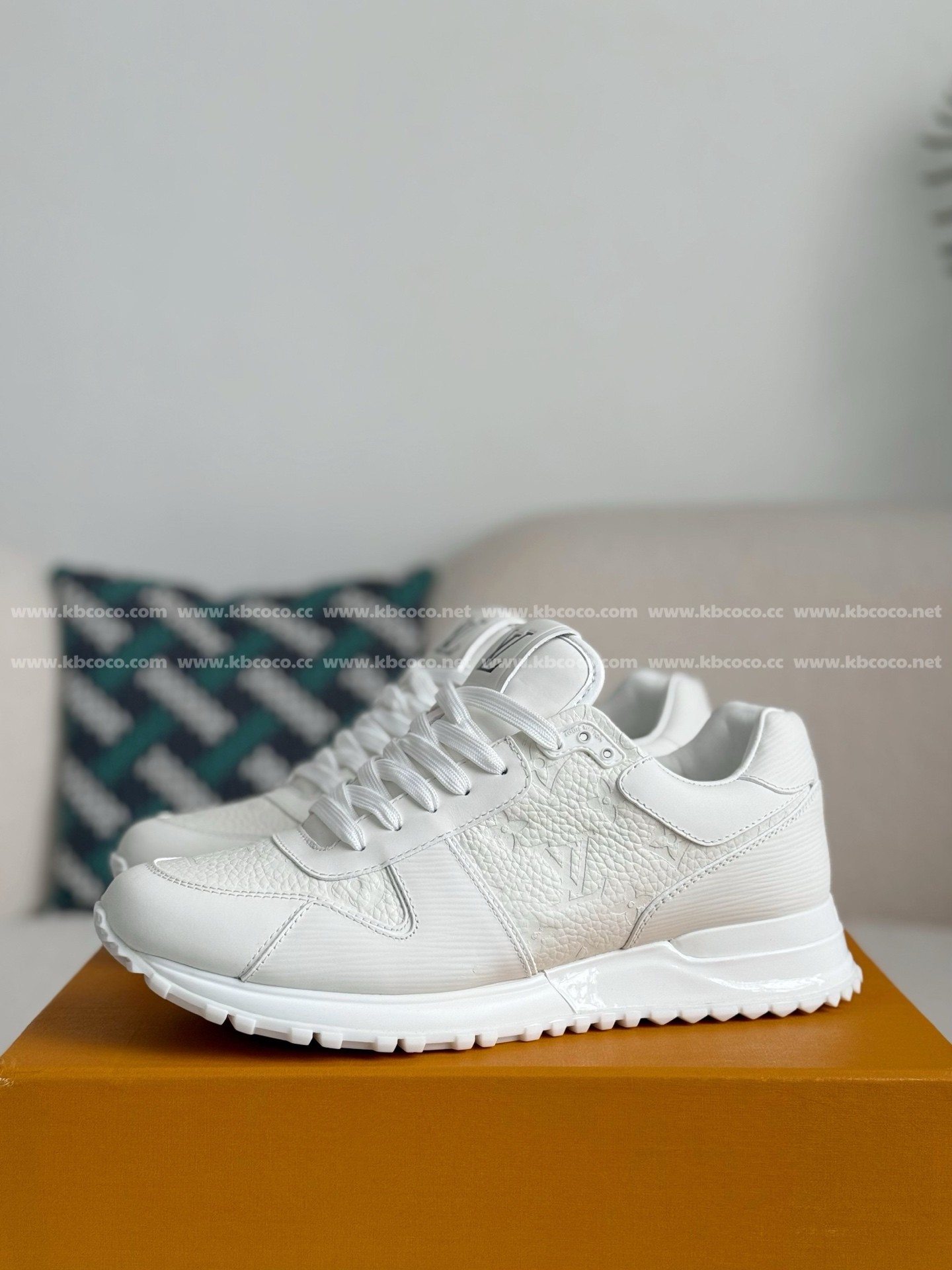 【#4678】 LOUIS VUITTON RUN AWAYCASUAL SHOES