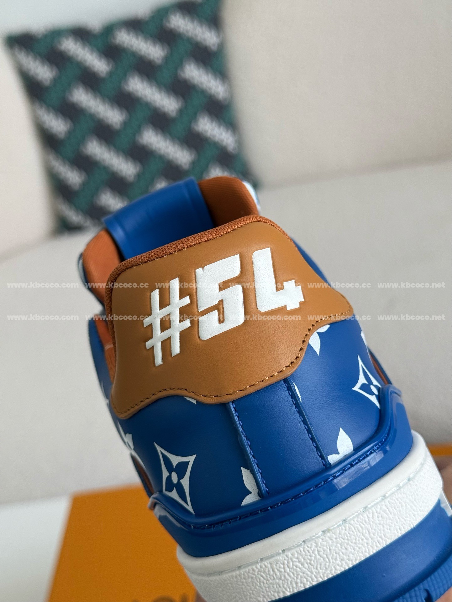 【#4033】 LOUIS VUITTON TRAINER SNEAKERS