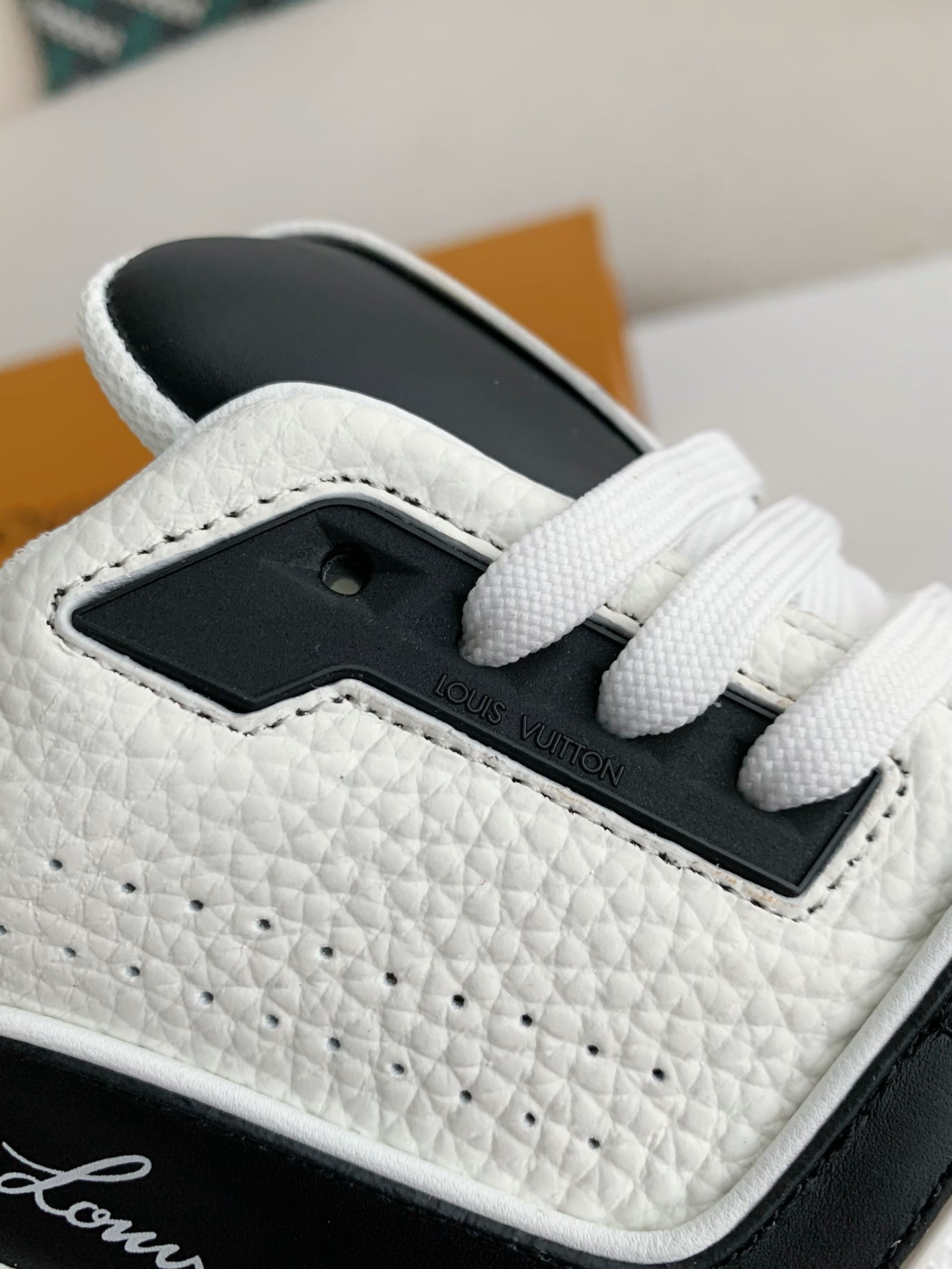 [#3720] LOUIS VUITTON TRAINER SNEAKERS