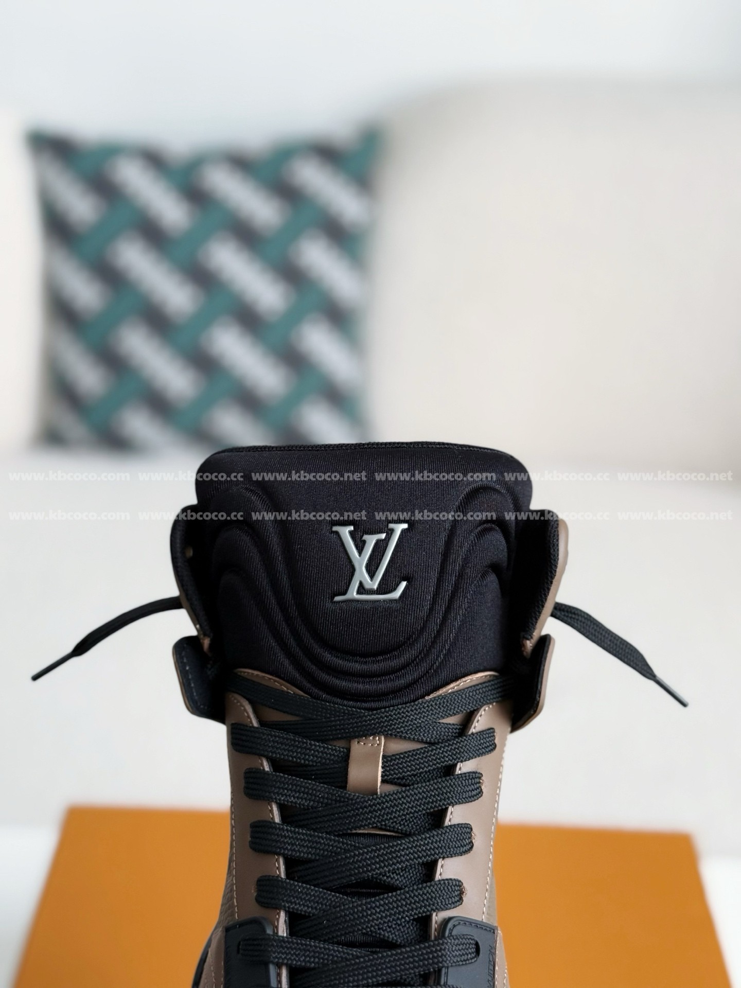 【#4625】 Louis Vuitton Trainers High-Top Plimsolls