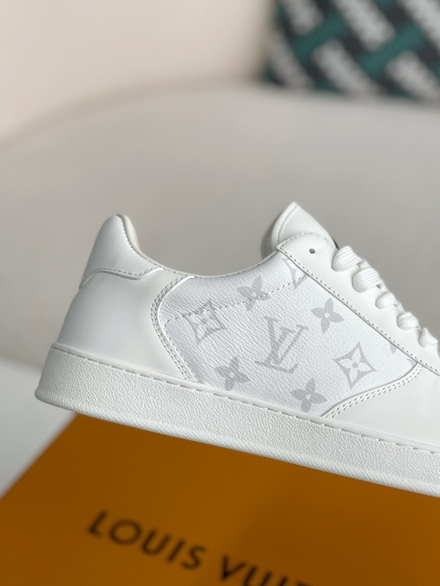 LOUIS VUITTON RIVOLI SNEAKERS