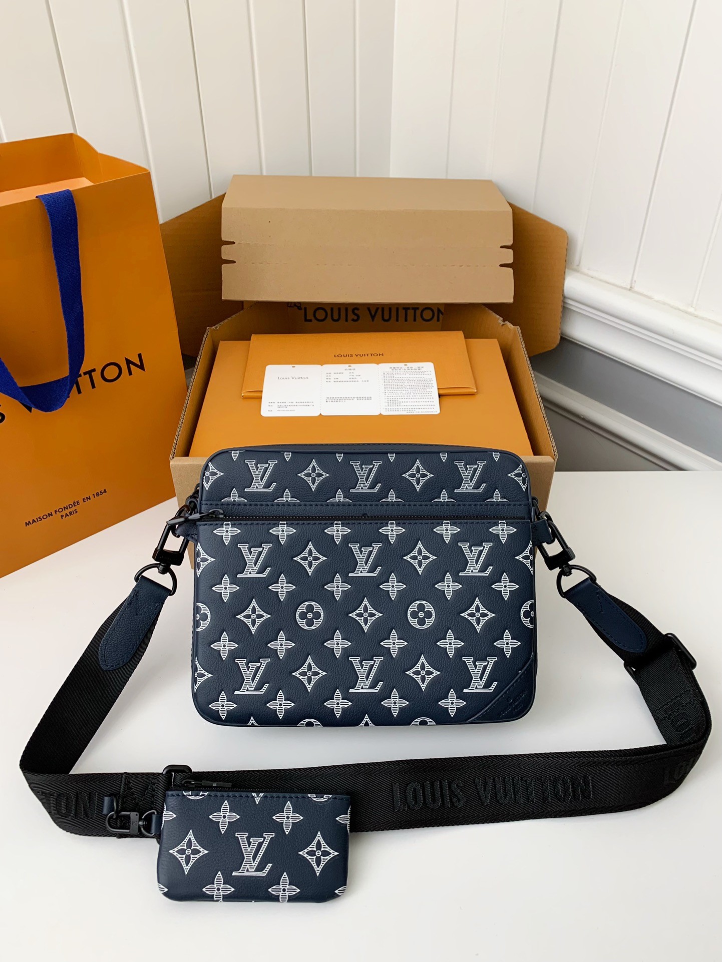 Louis Vuitton The new TRlO Postman Pack M24753