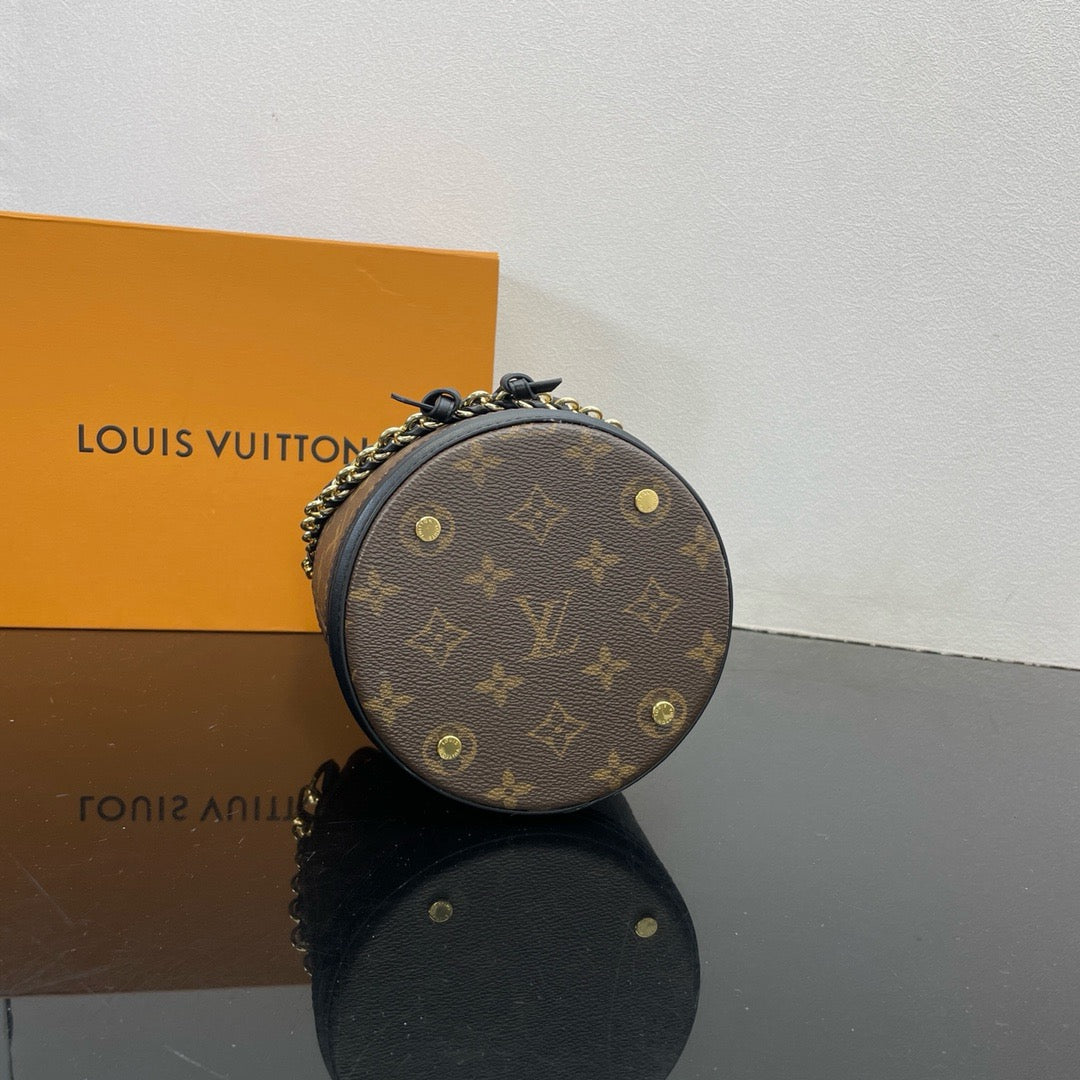 LOUIS VUITTON CANOÉ Bucket bag/top quality M83480