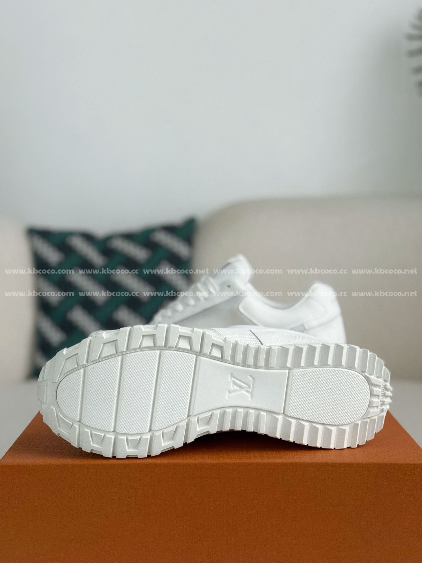 【#5392】 LOUIS VUITTON RUN AWAYCASUAL SHOES