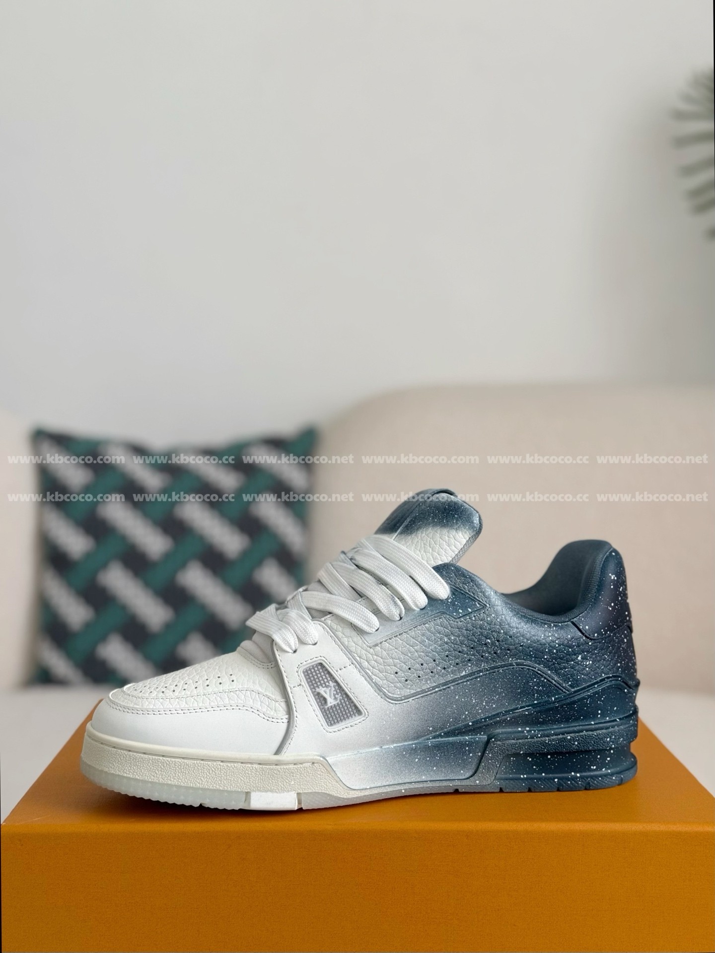 【#4432】 LOUIS VUITTON TRAINER SNEAKERS
