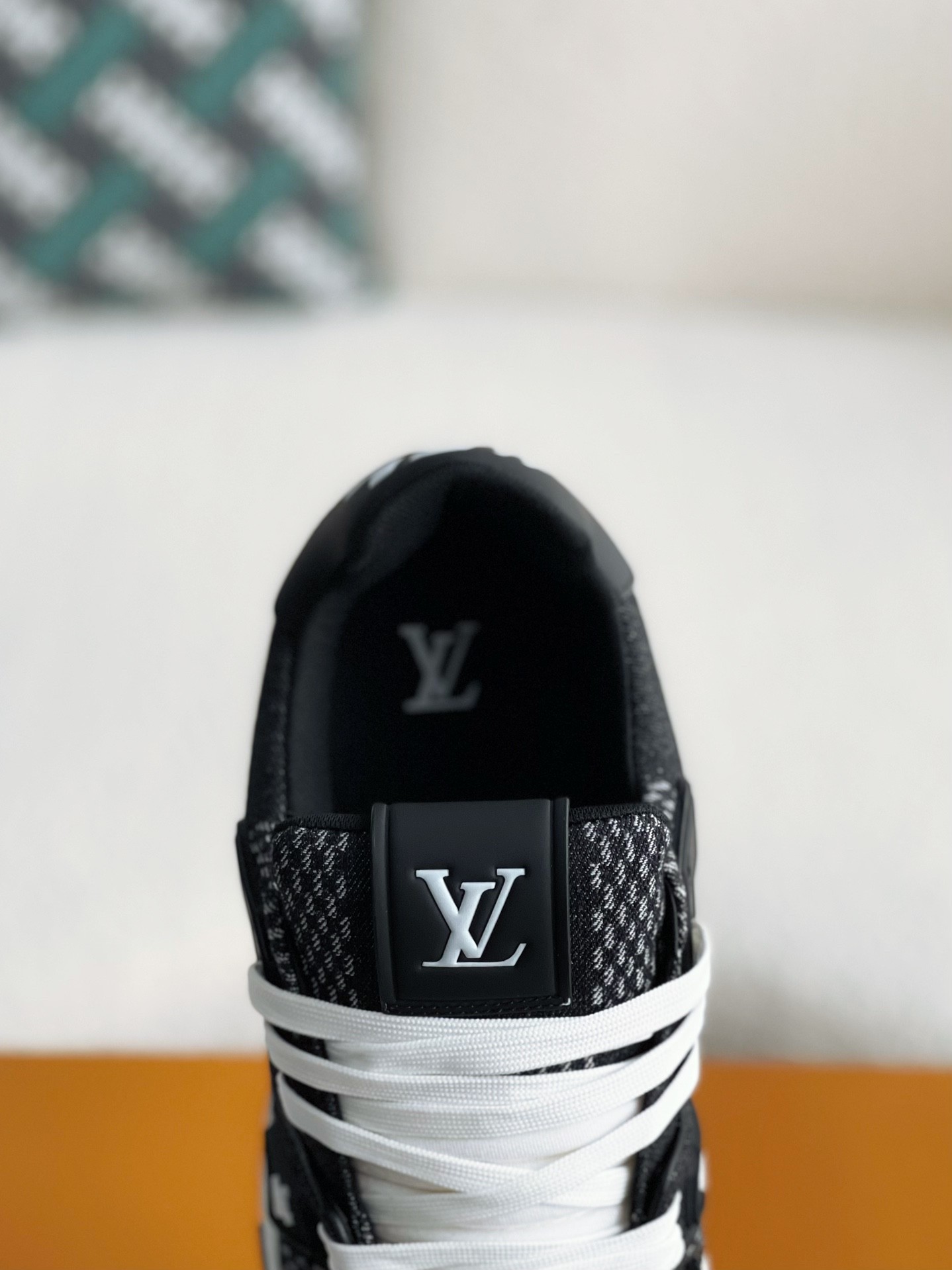 LOUIS VUITTON SNEAKERS
