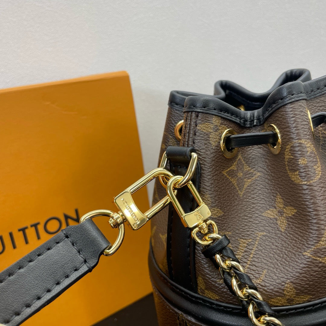 LOUIS VUITTON CANOÉ Bucket bag/top quality M83480