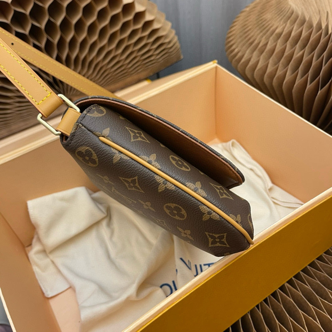 LOUIS VUITTON Musette Tango M51257