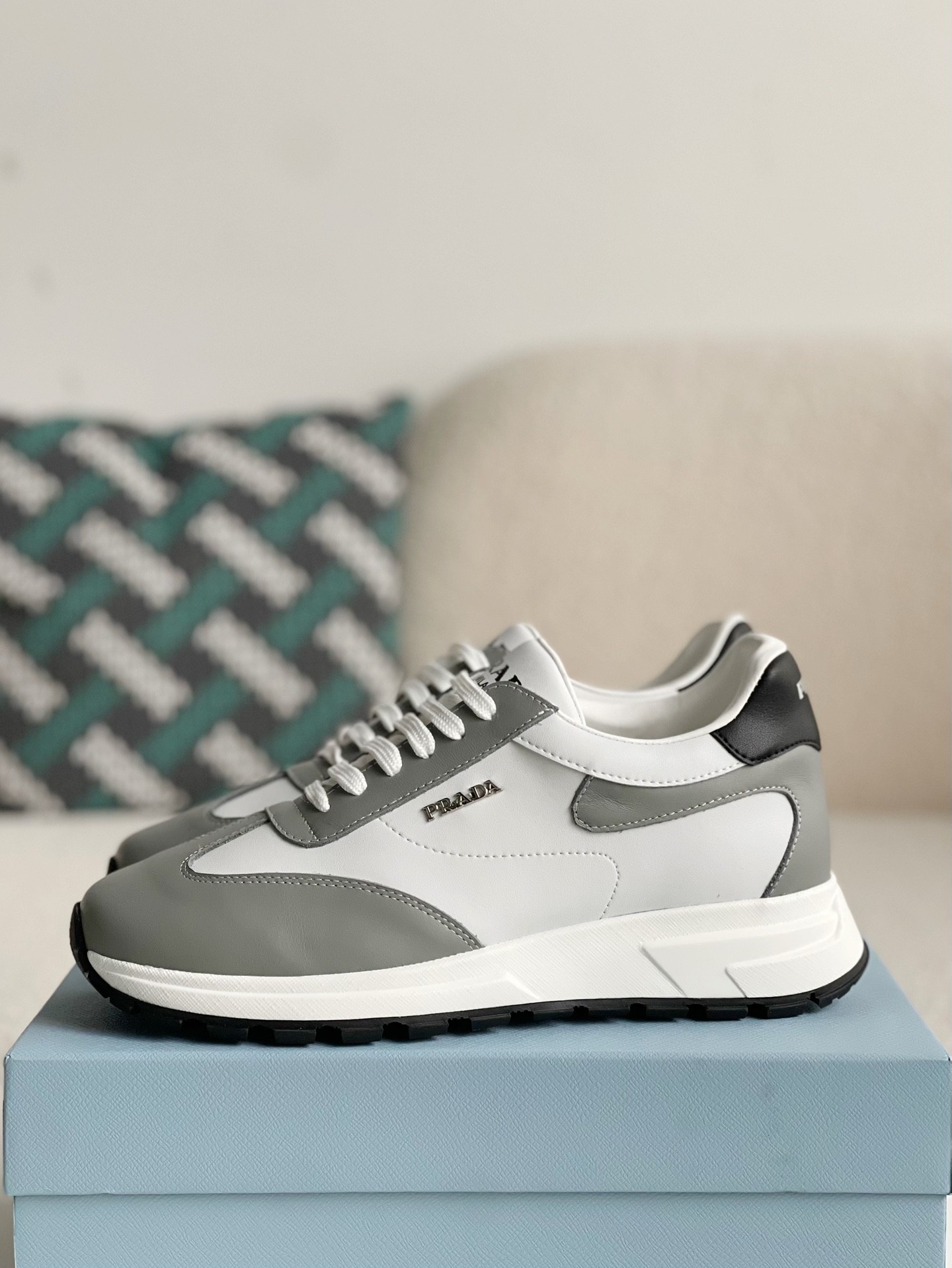 【#617】 Prada Sneakers