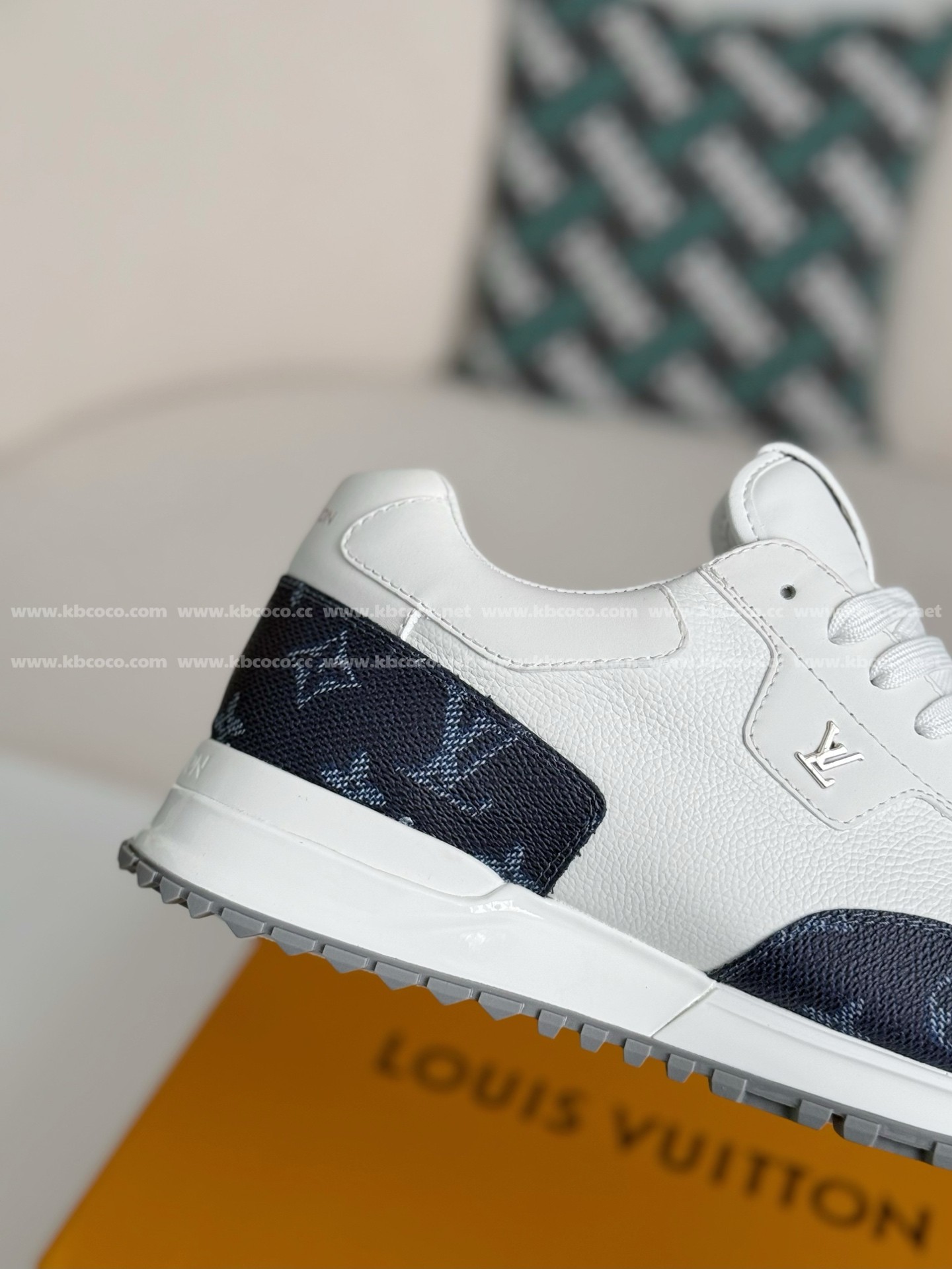 【#4679】 LOUIS VUITTON RUN AWAYCASUAL SHOES