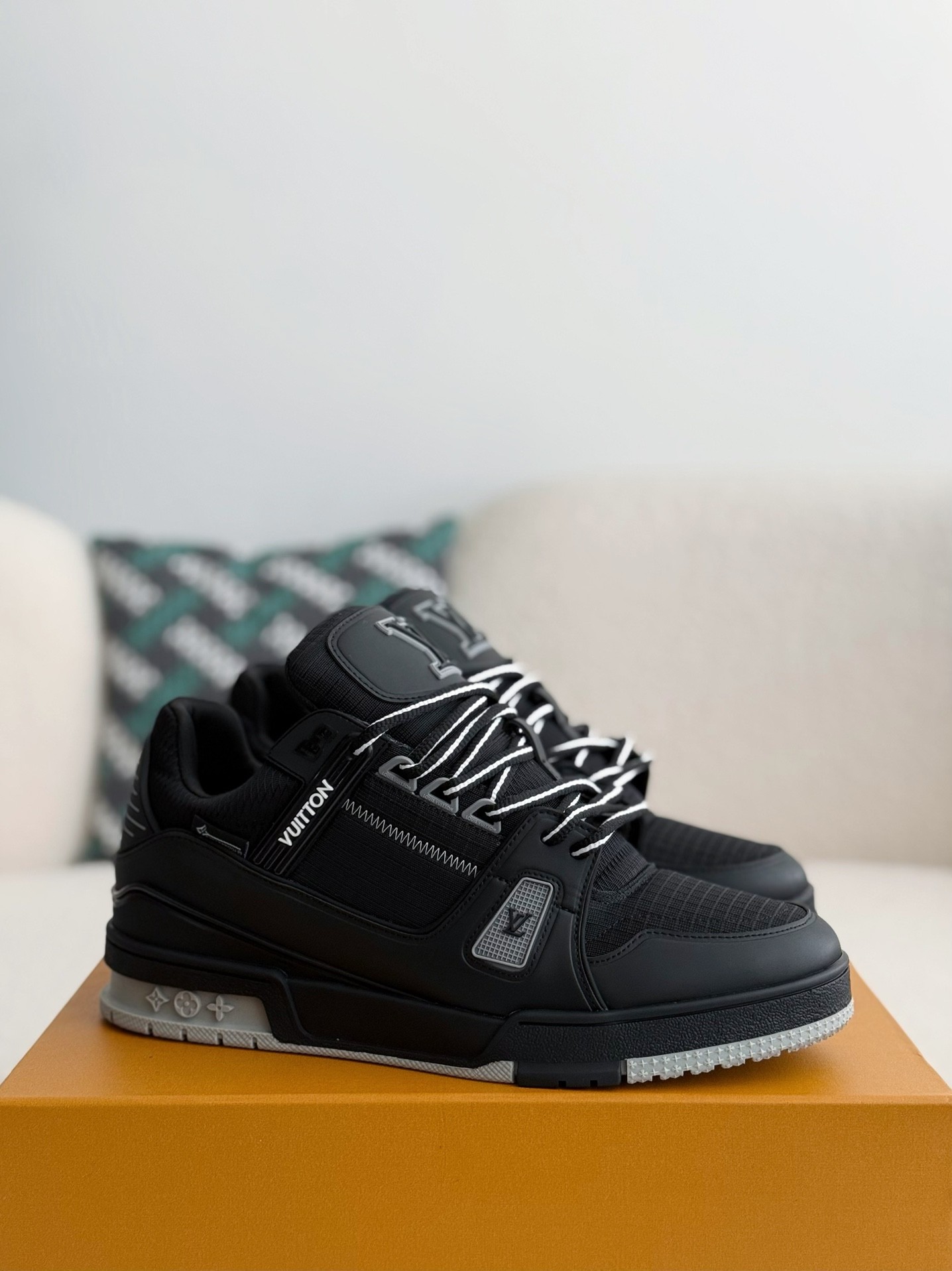 [#3905] LOUIS VUITTON TRAINER SNEAKERS