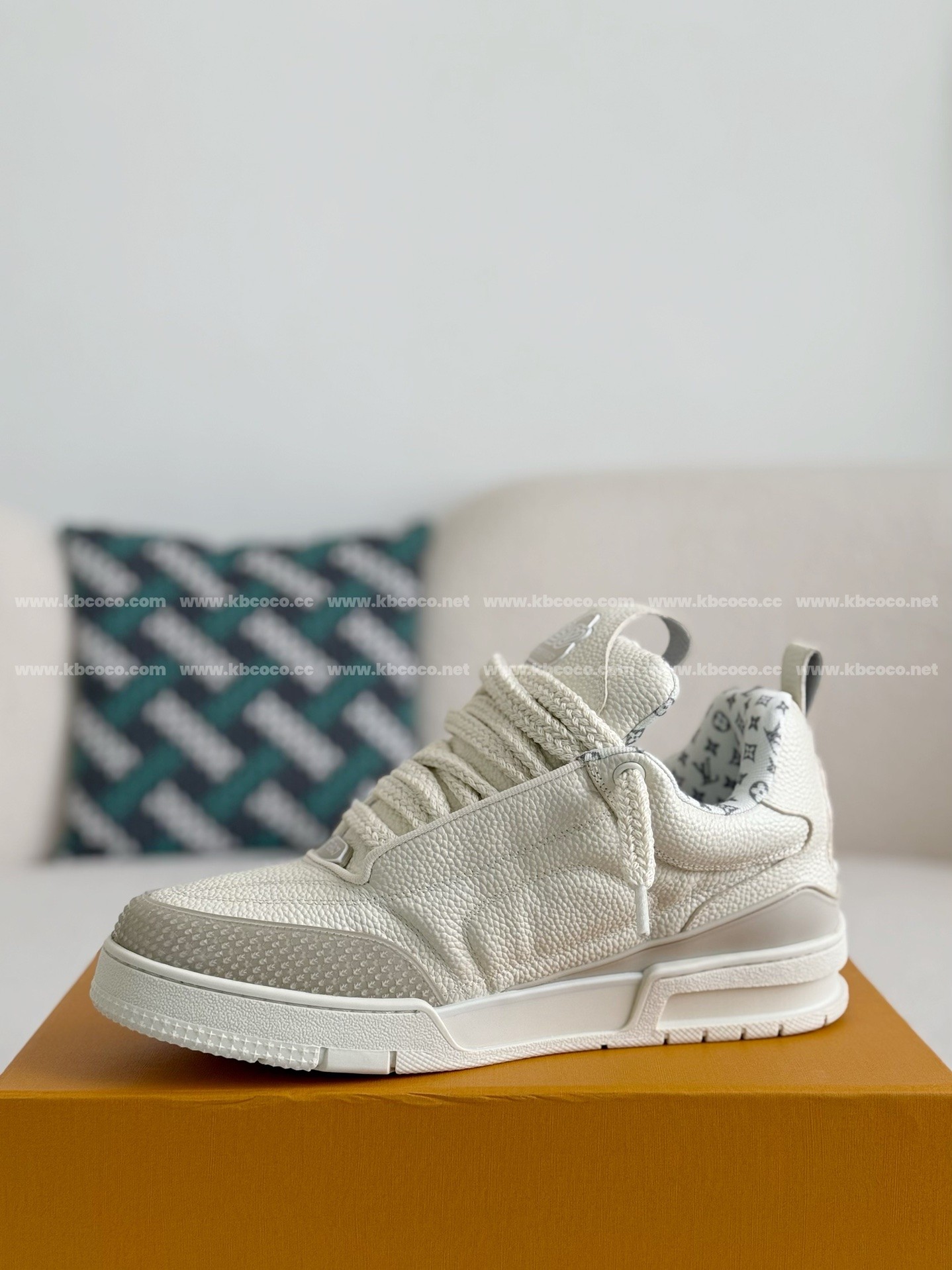【#4034】 LOUIS VUITTON TRAINER SNEAKERS