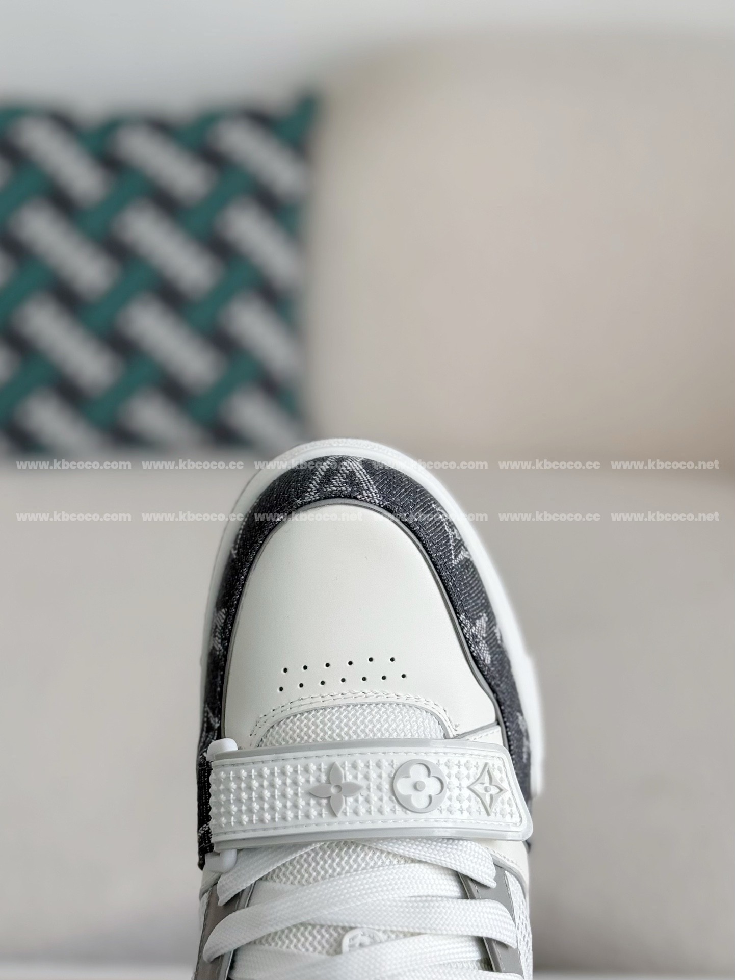 【#3944】 LOUIS VUITTON TRAINER SNEAKERS