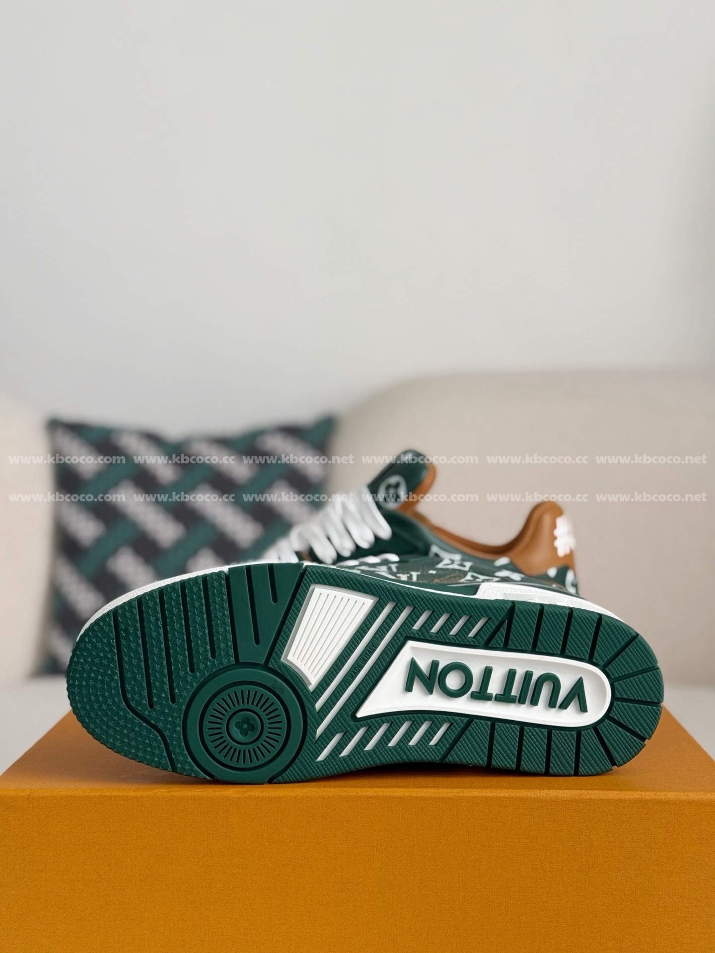 【#4538】 LOUIS VUITTON TRAINER SNEAKERS