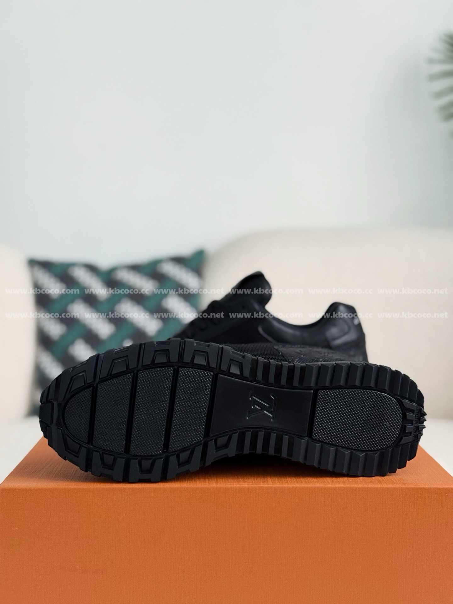 【#5391】 LOUIS VUITTON RUN AWAYCASUAL SHOES