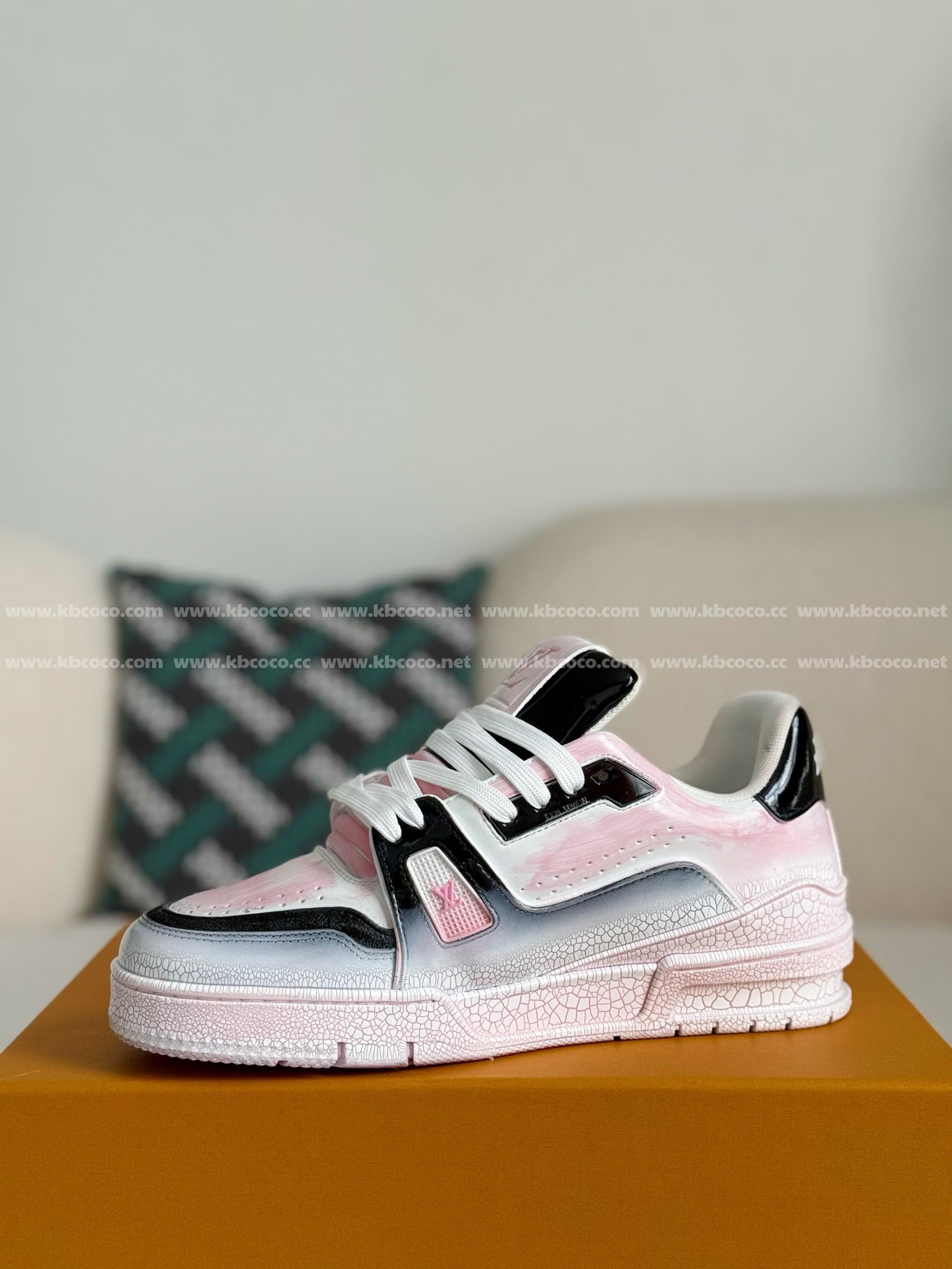 【#4491】 LOUIS VUITTON TRAINER SNEAKERS