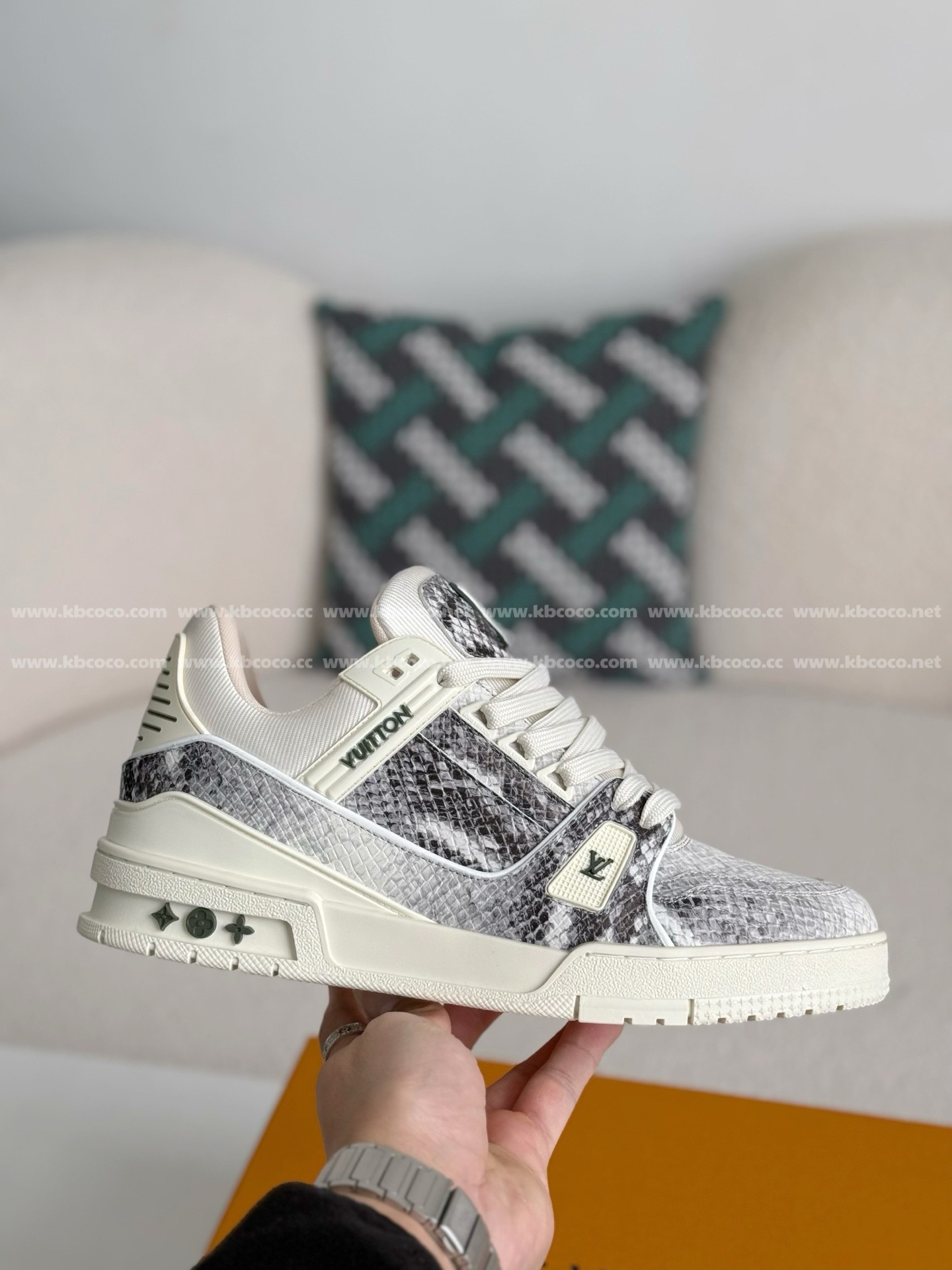 【#4541】LOUIS VUITTON TRAINER SNEAKERS