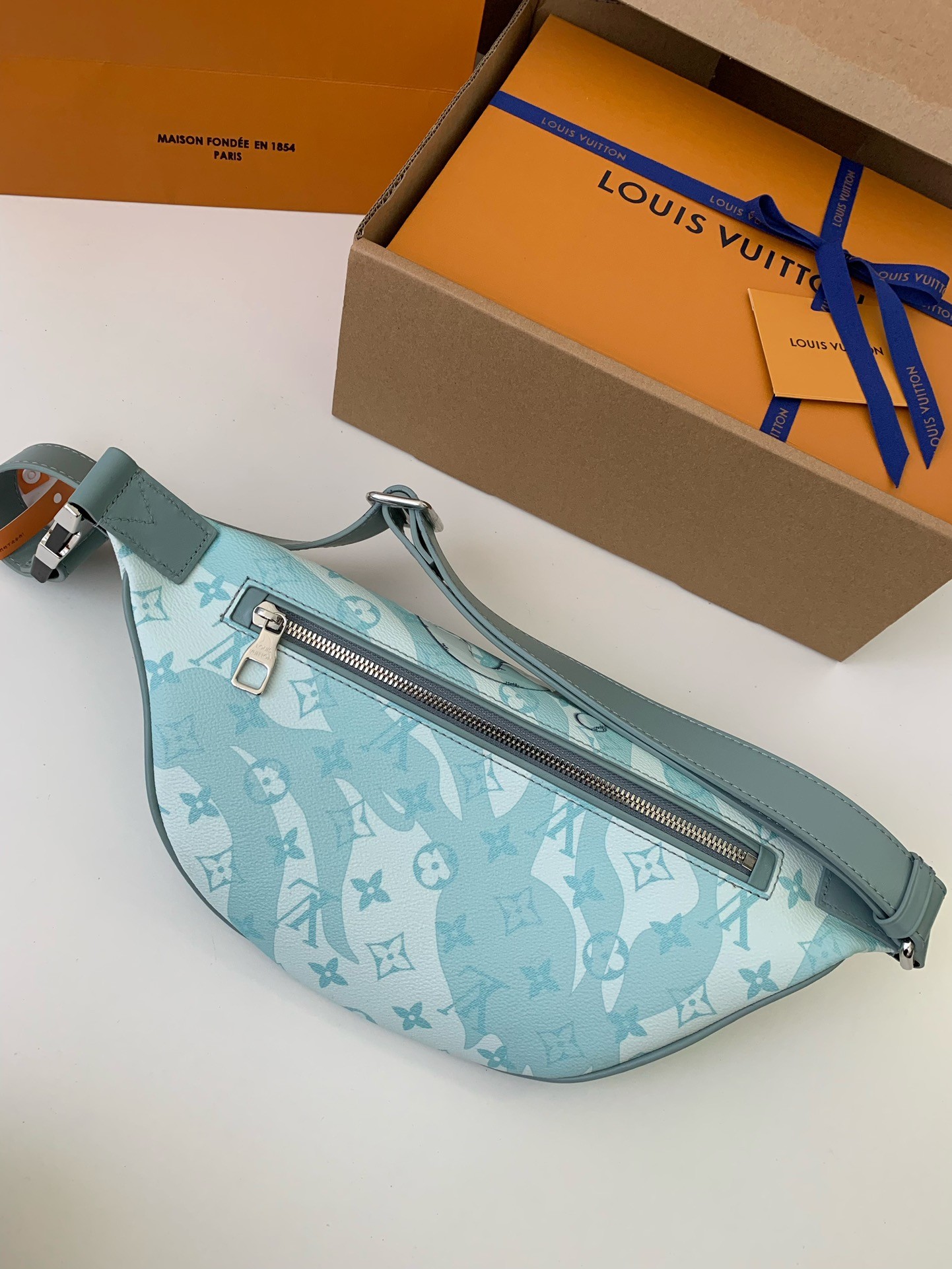 Louis Vuitton 2023 New DISCOVERY Water Drop Green Waistpack M22765