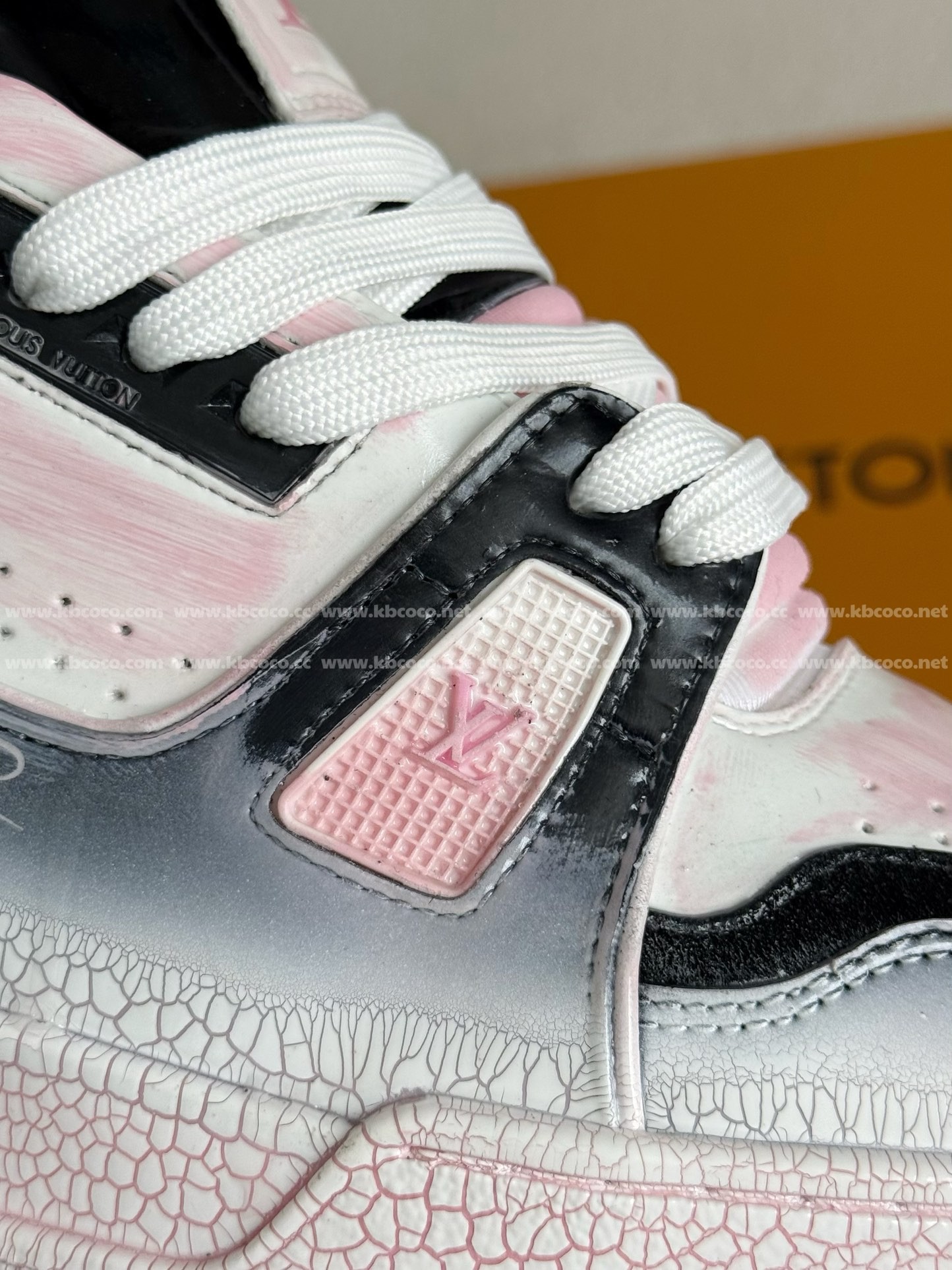 【#4491】 LOUIS VUITTON TRAINER SNEAKERS