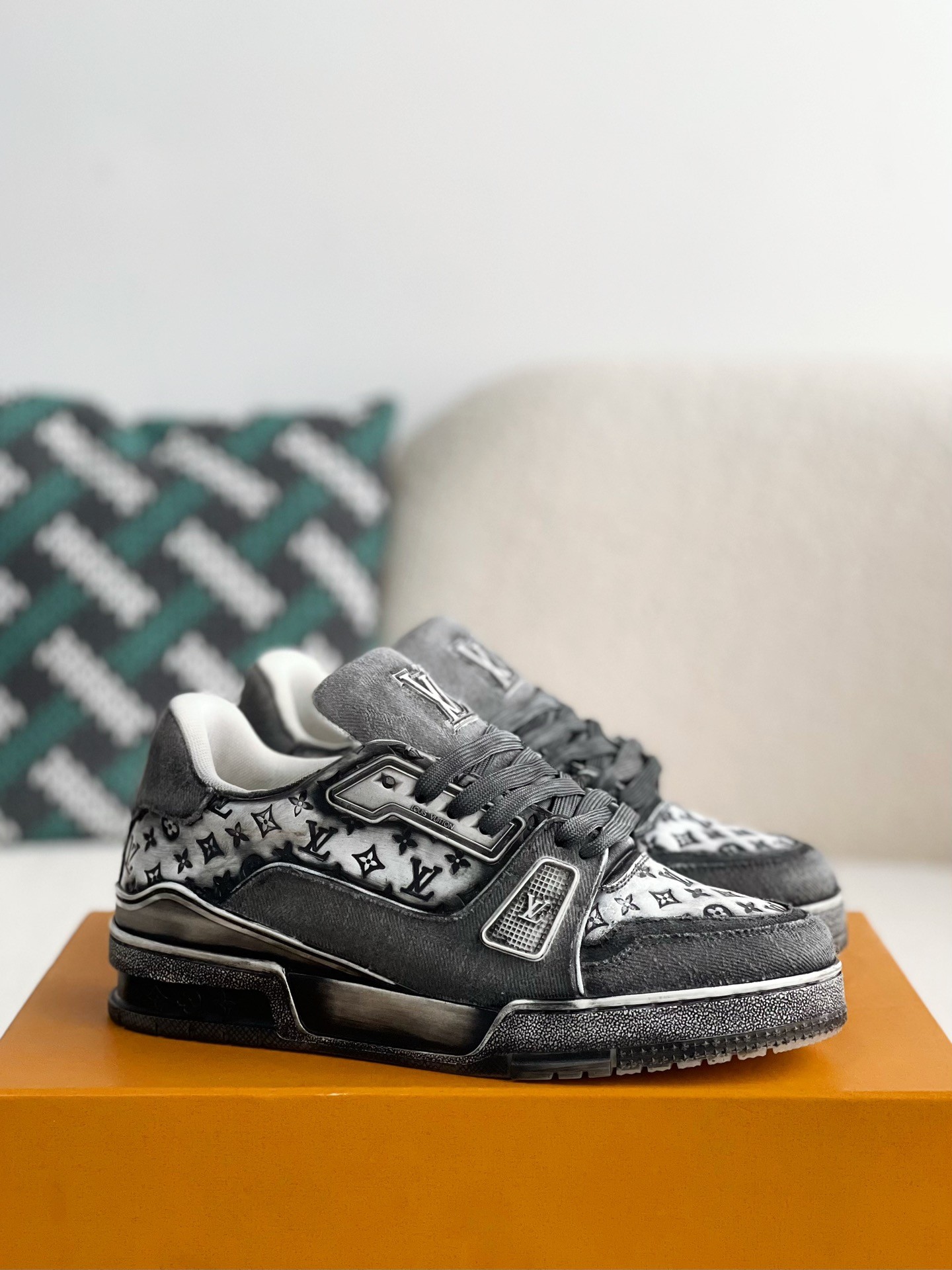 [#3320]LOUIS VUITTON TRAINER SNEAKERS