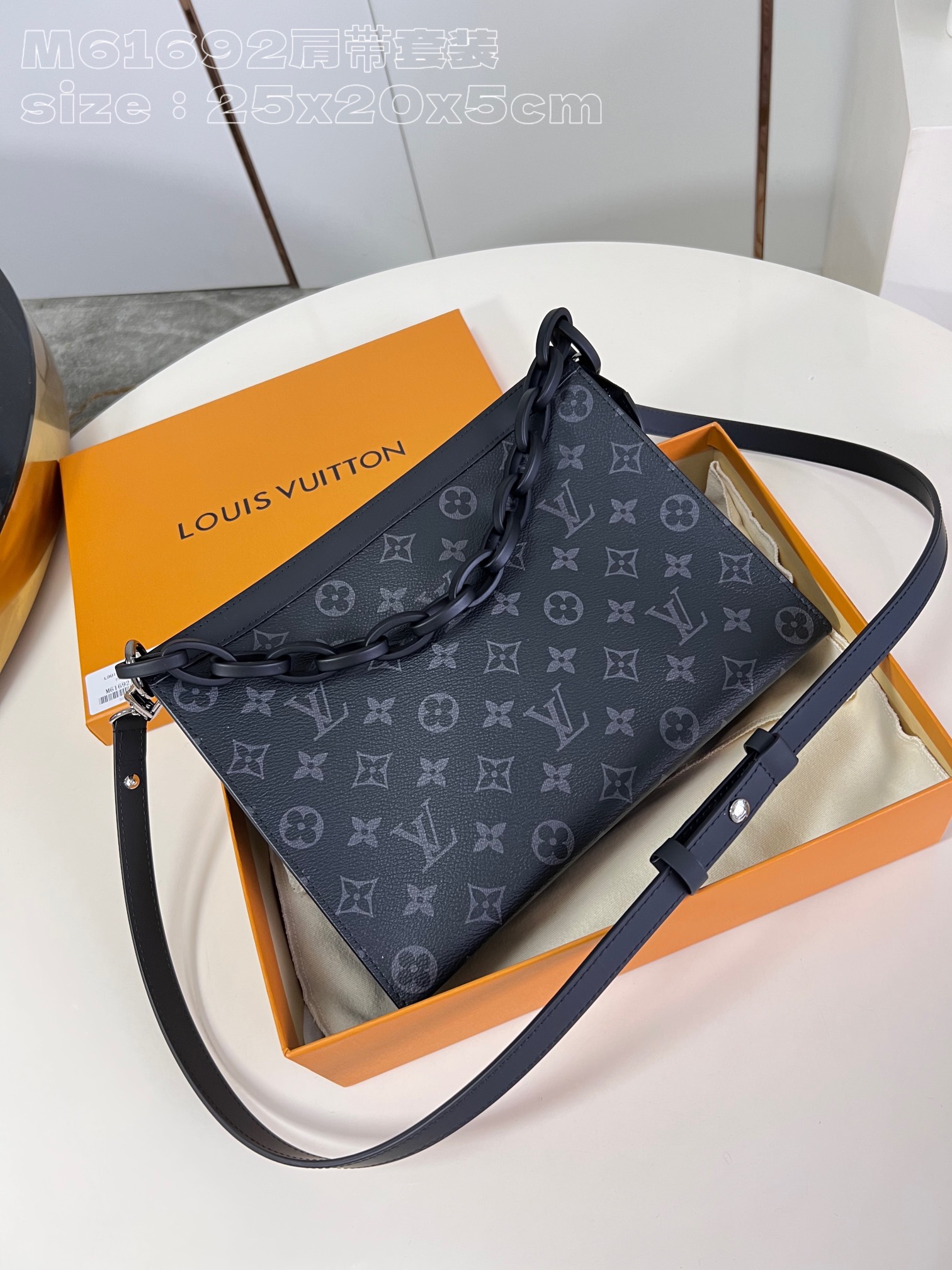 Louis Vuitton Toiletry Pouch On handbag M61692，Top quality