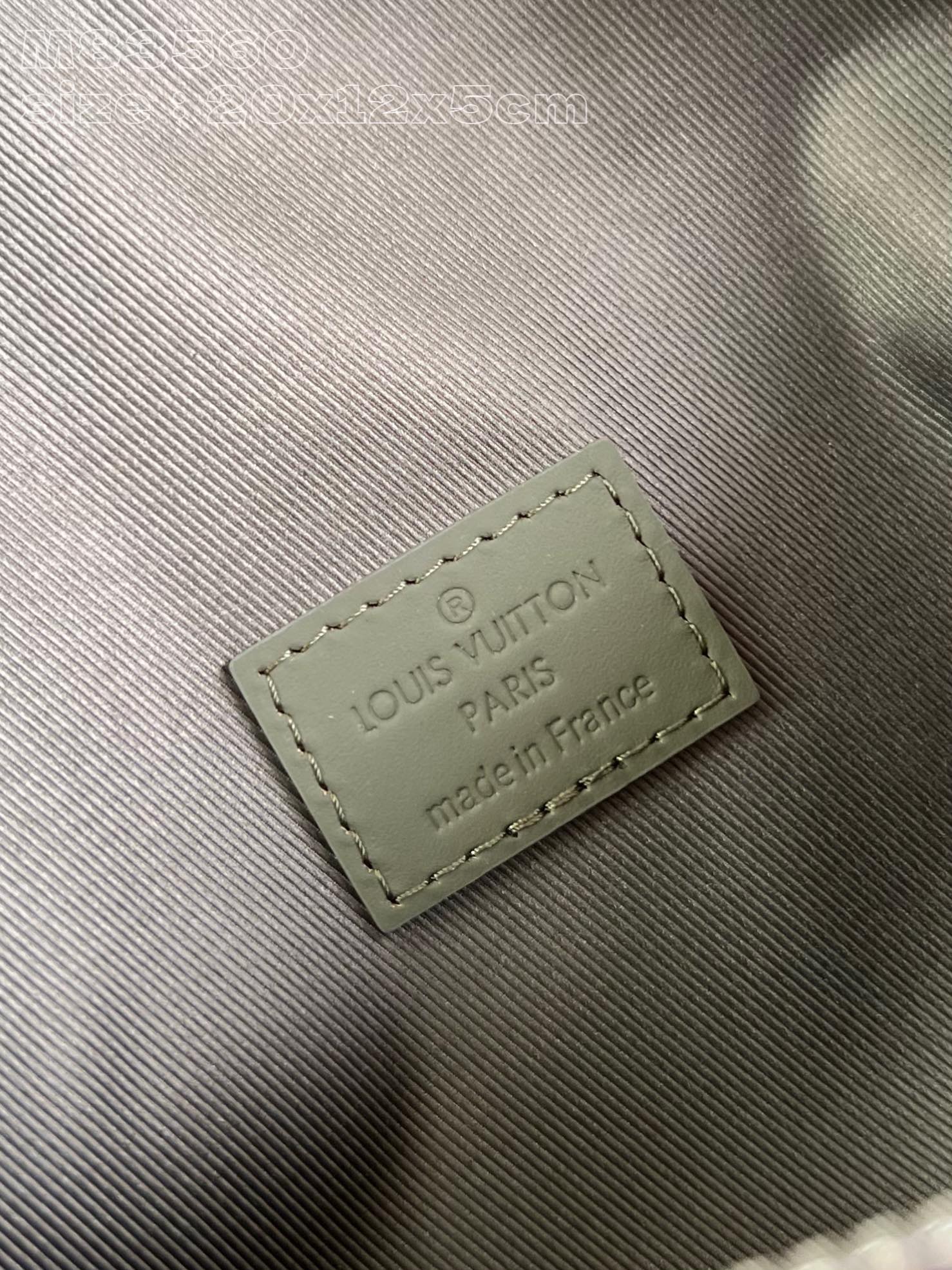 Louis Vuitton Pilot Wearable Wallet M83560，Top quality