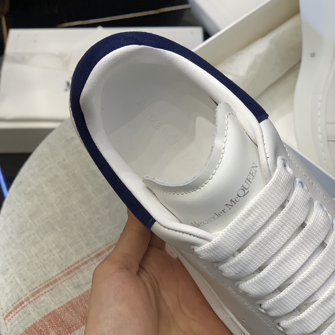 Alexander McQueen MO Dark blue velvet tail Sneakers