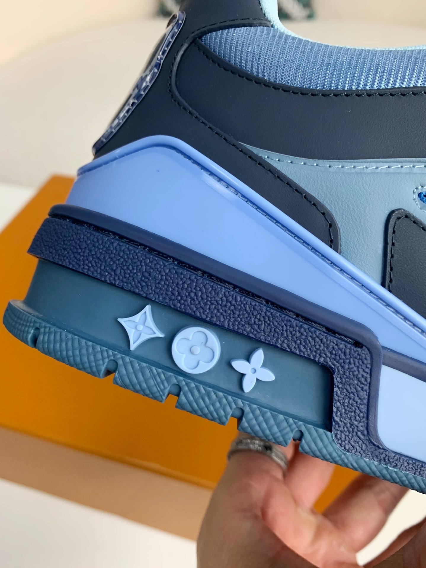 LOUIS VUITTON RUNNER TATIC sneaker