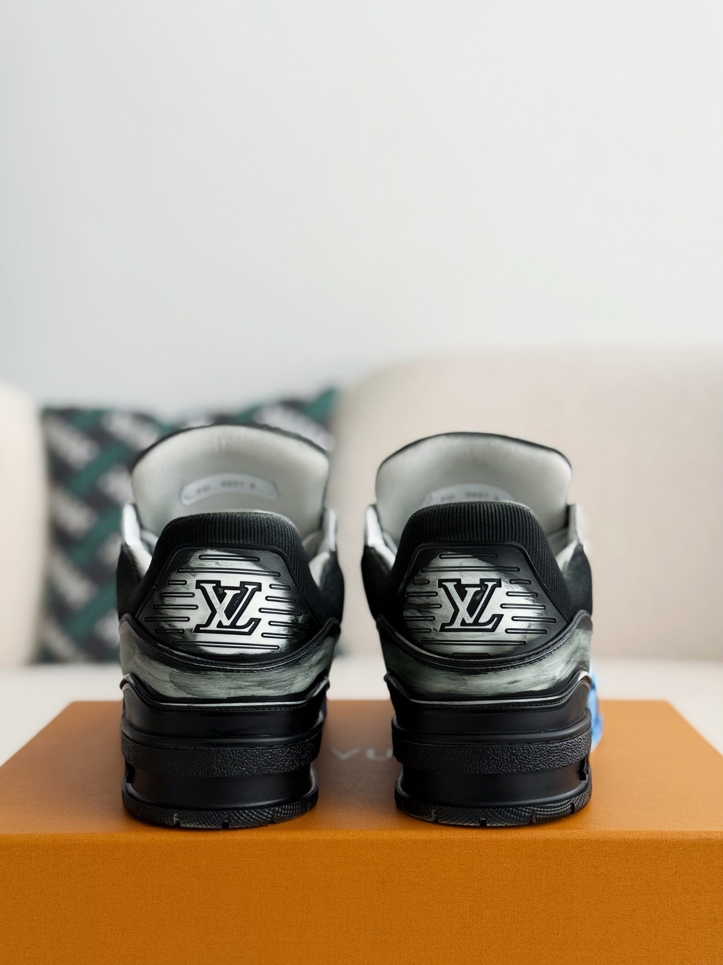 [#3895]LOUIS VUITTON TRAINER SNEAKERS
