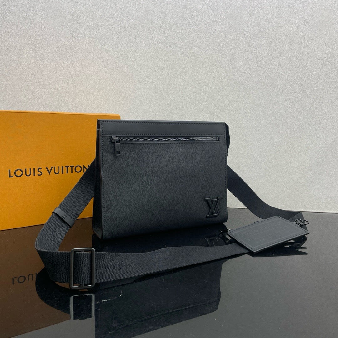 LOUIS VUITTON Messenger Voyage Aerogram Shoulder bag/top quality M59329