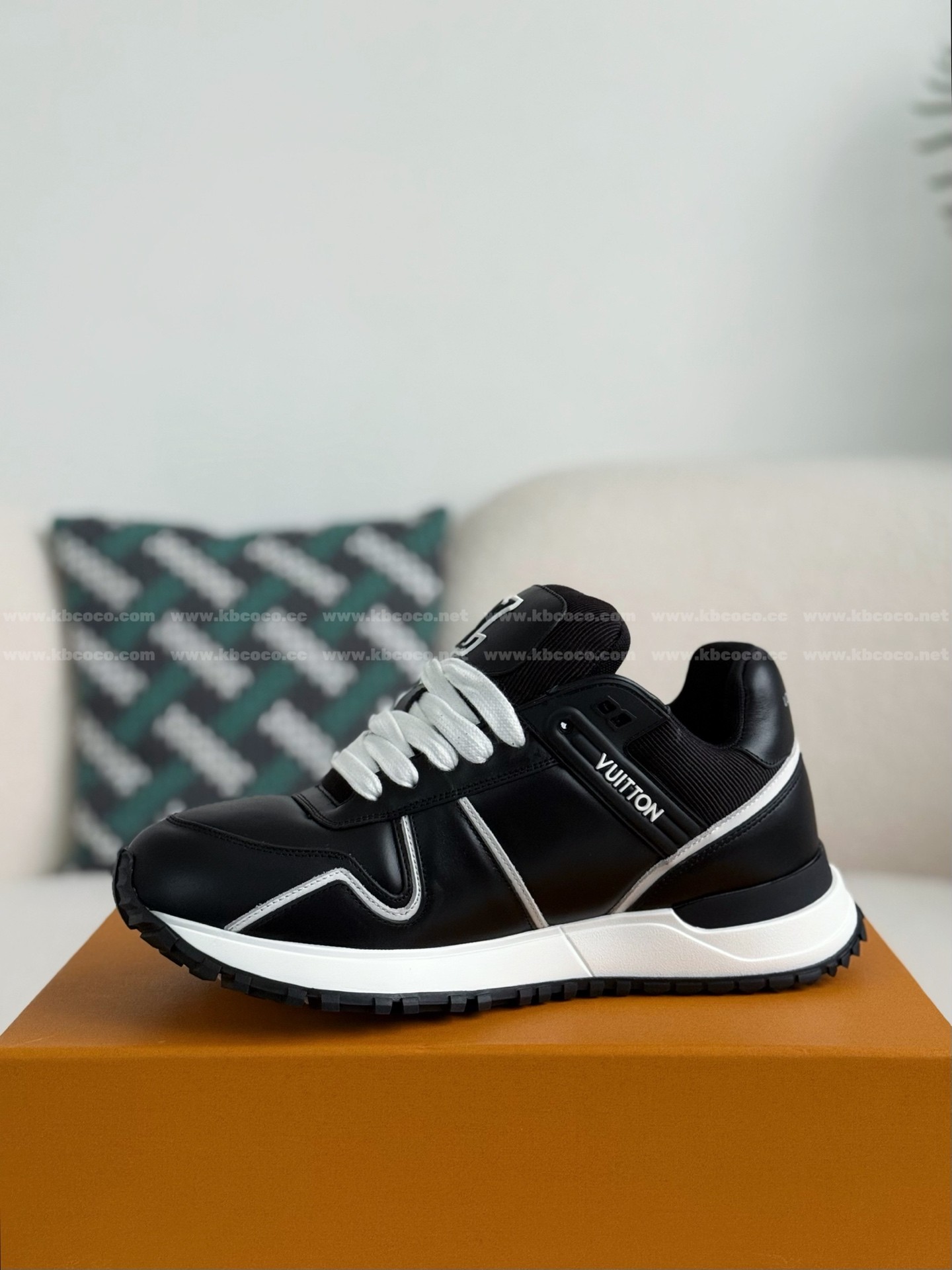 【#5676】LOUIS VUITTON RUN AWAYCASUAL SHOES