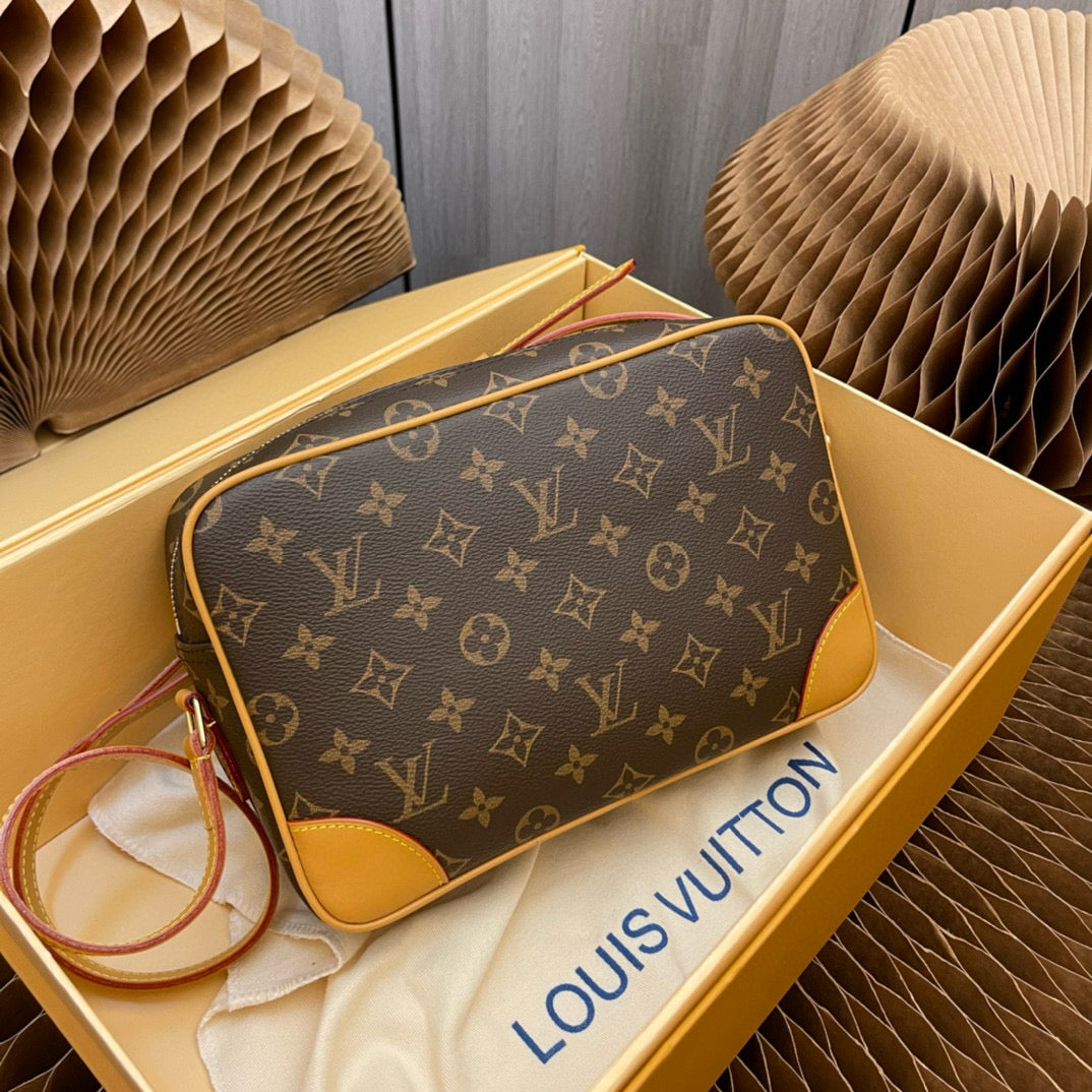 LOUIS VUITTON Trocadero