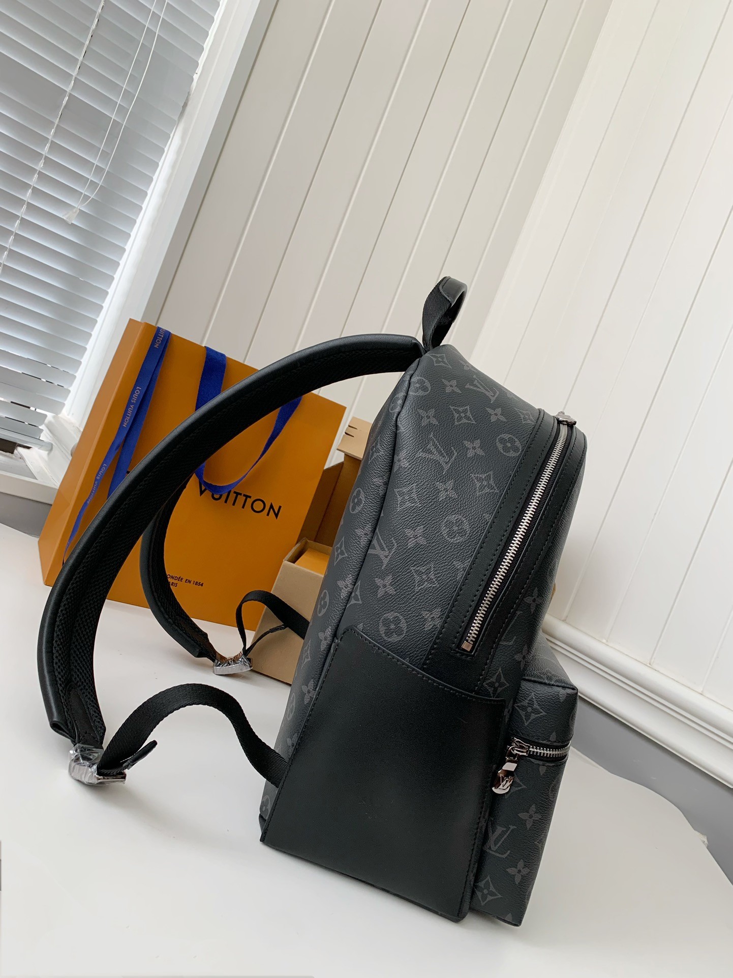 Louis Vuitton 24s New DlSCOverY Smal!Backpack M20558, Top Quality