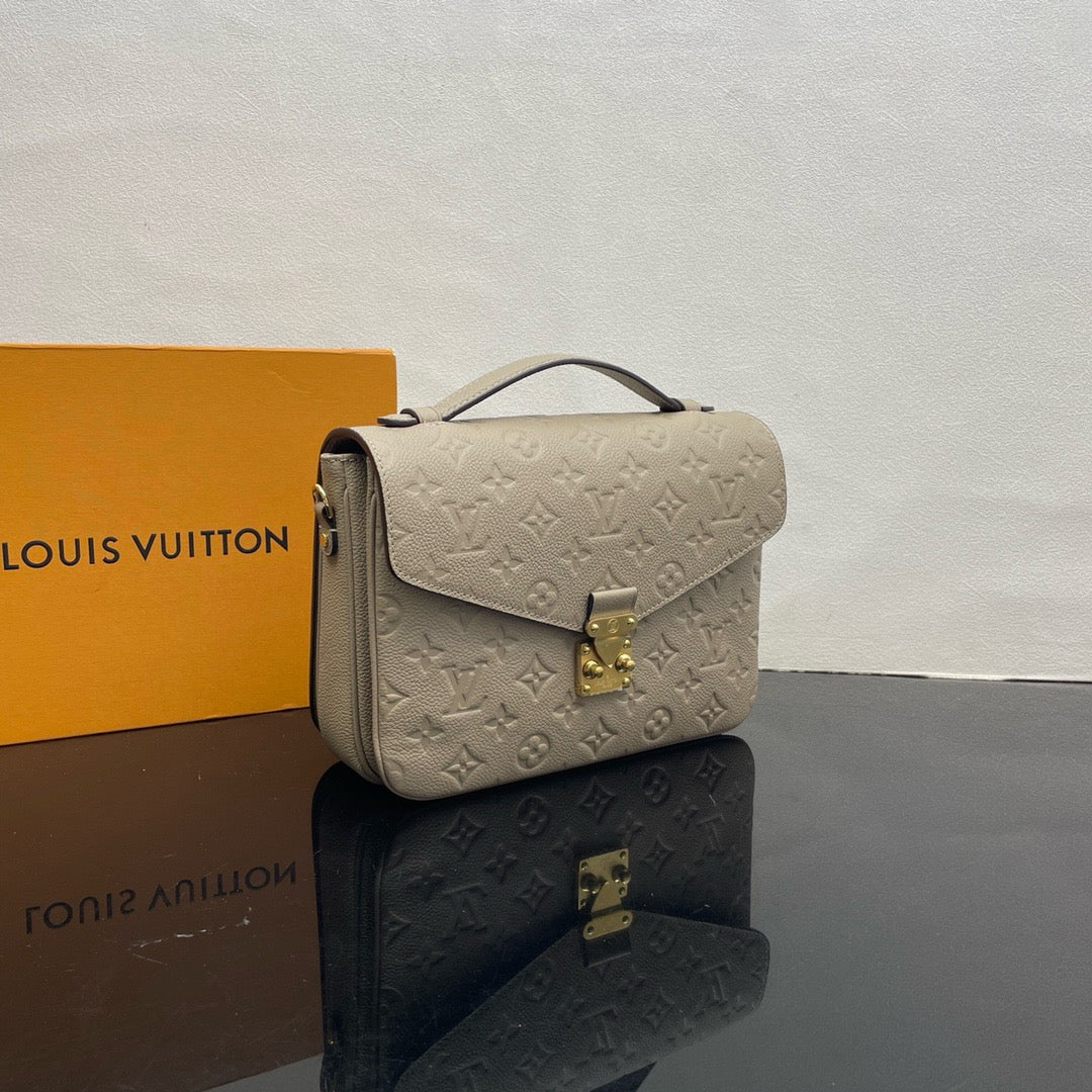 LOUIS VUITTON Pochette Metis Postman bag/top quality M47142