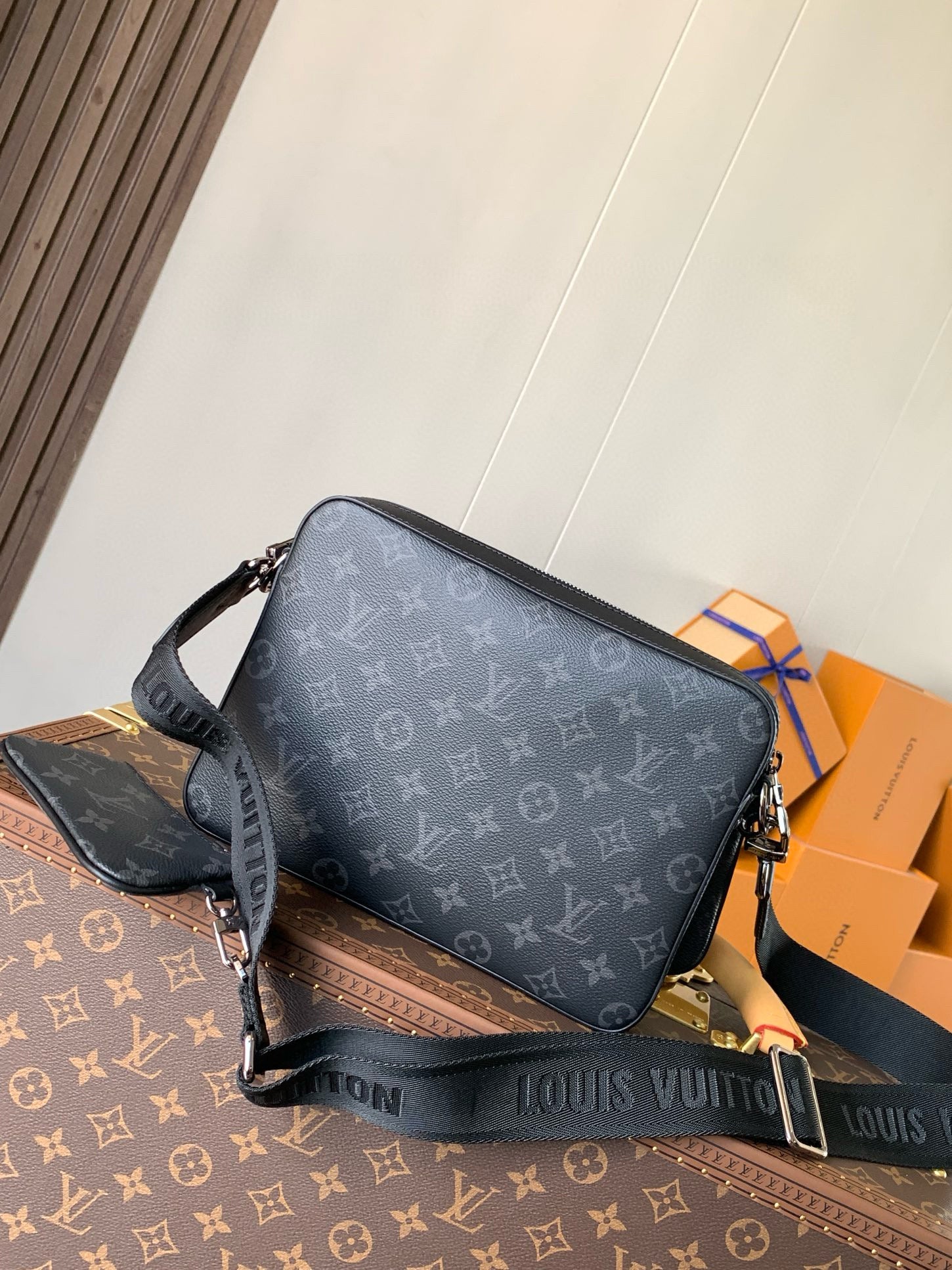 LOUIS VUITTON Trio messenger bag M69443