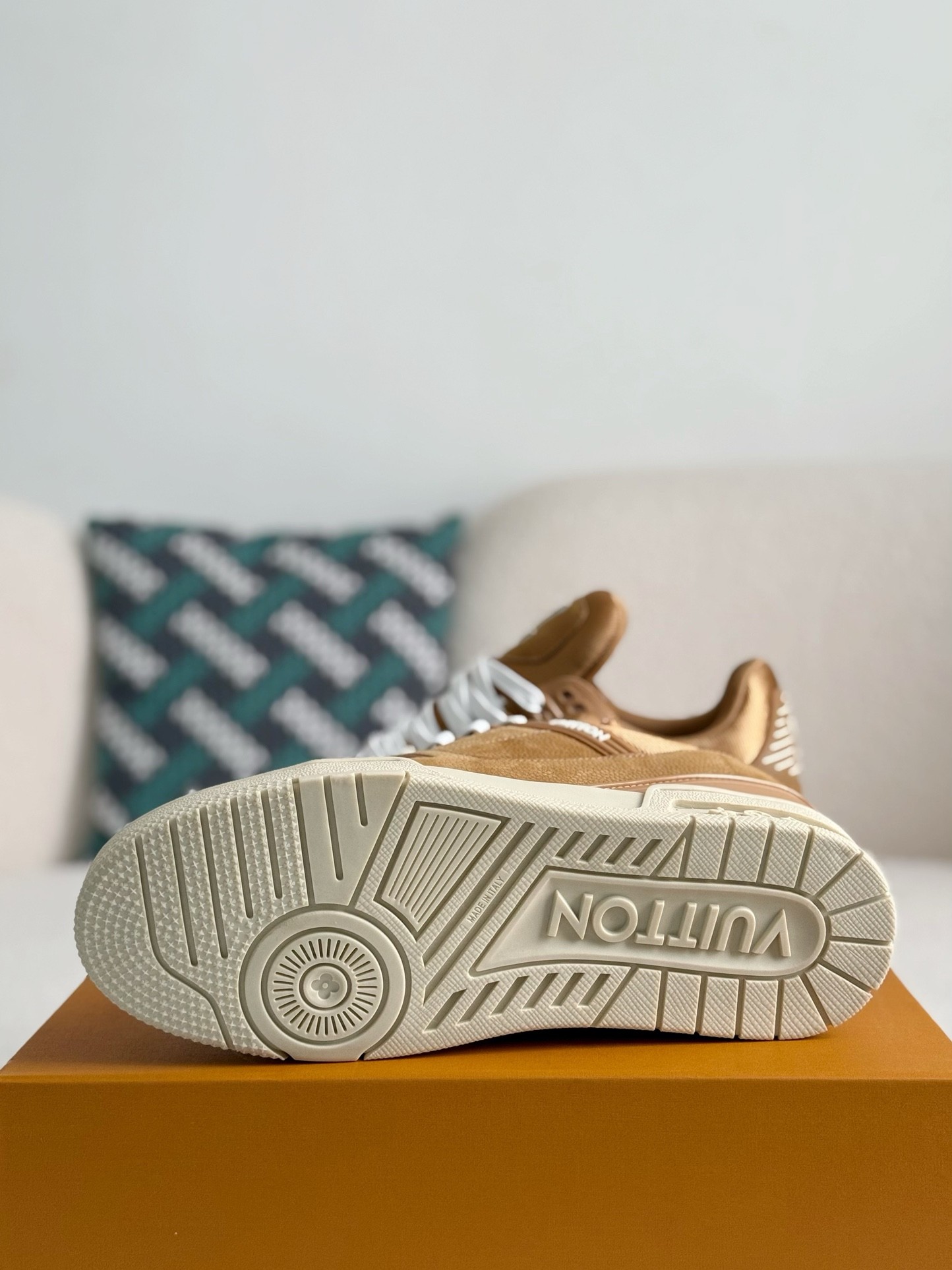 [#3910]LOUIS VUITTON TRAINER SNEAKERS