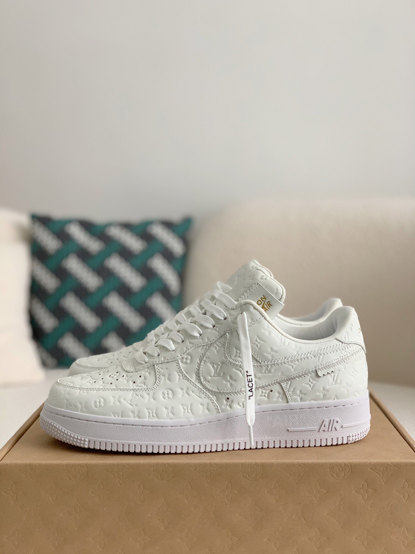 LOUIS VUITTON x NIKE AIR FORCE 1 Sneaker