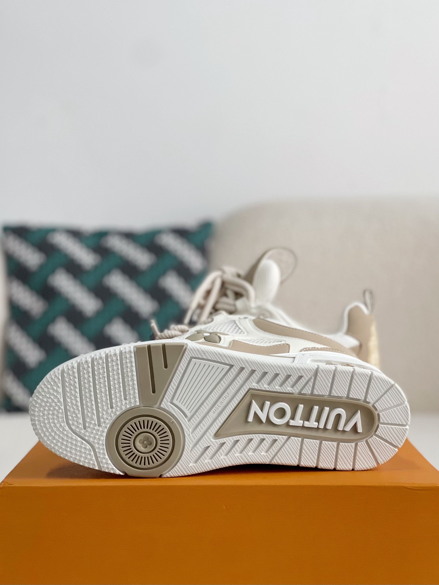 LOUIS VUITTON TRAINER SNEAKERS