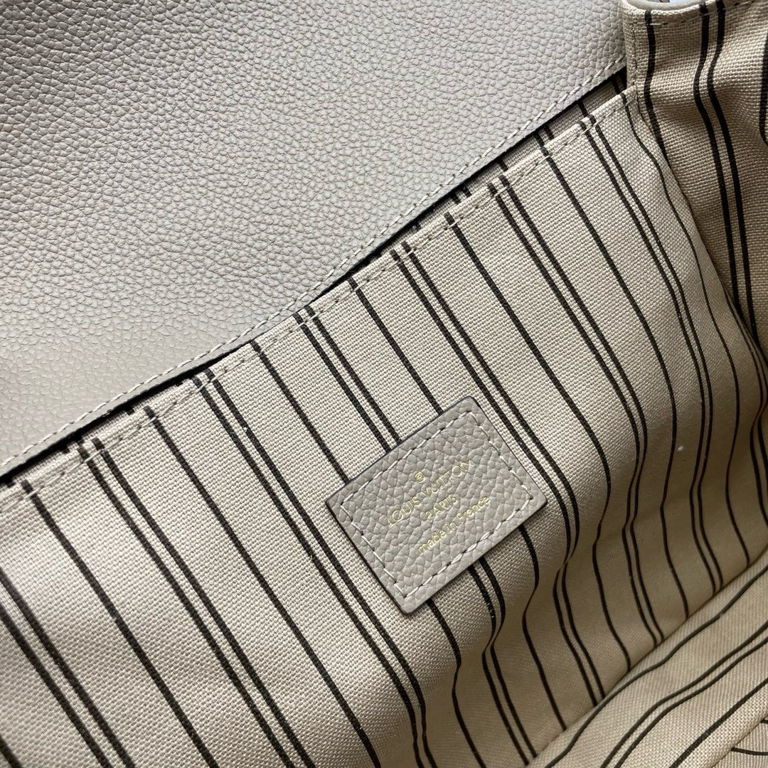 LOUIS VUITTON Pochette Metis Postman bag/top quality M47142