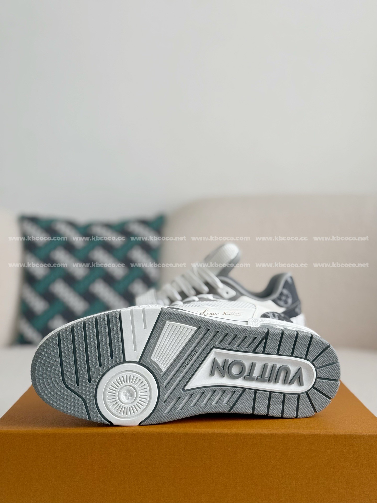 【#3944】 LOUIS VUITTON TRAINER SNEAKERS