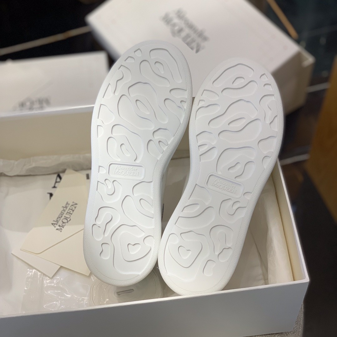 Alexander McQueen MQ rainbow tail Sneakers