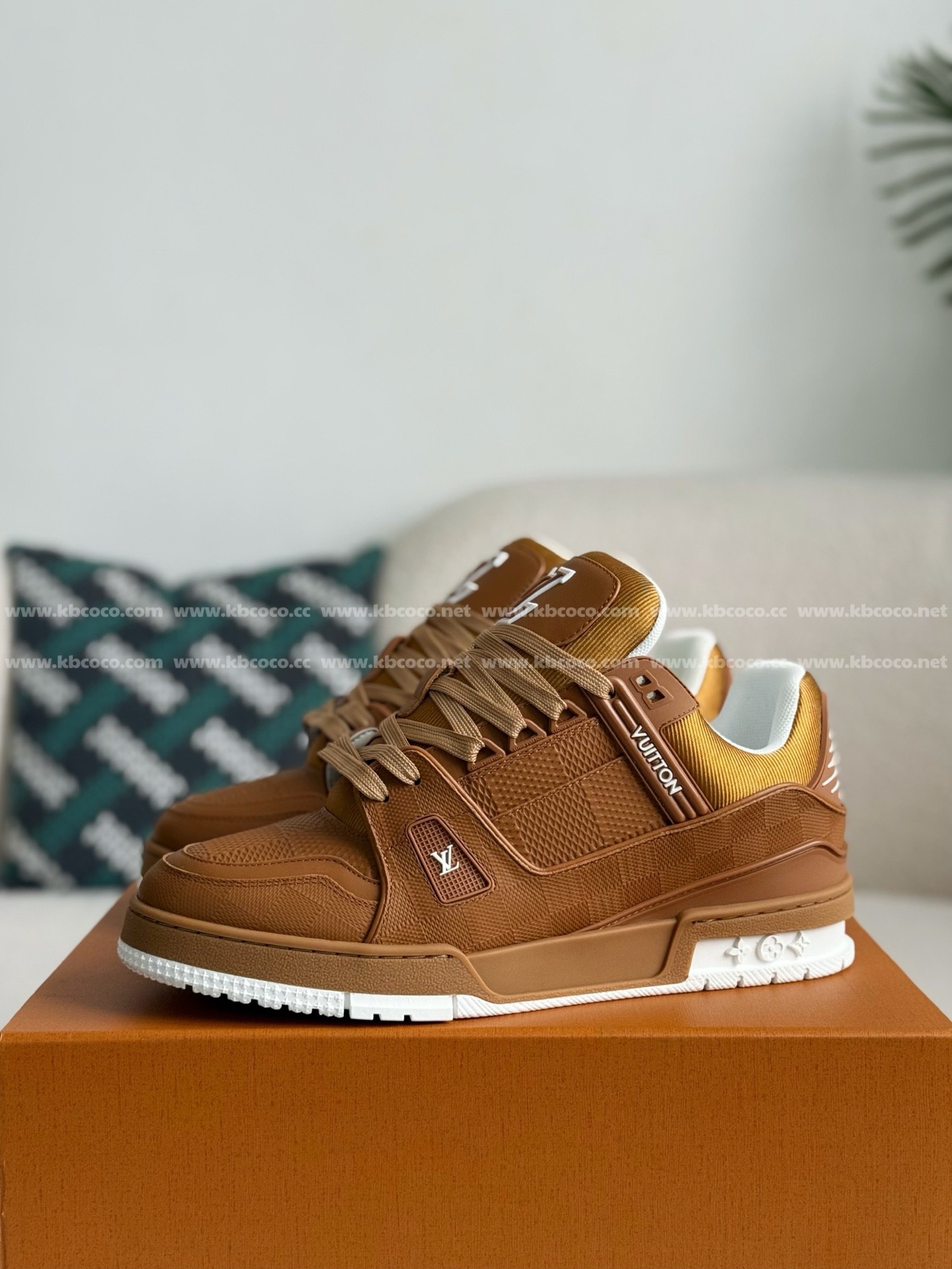 【#5440】 LOUIS VUITTON TRAINER SNEAKERS