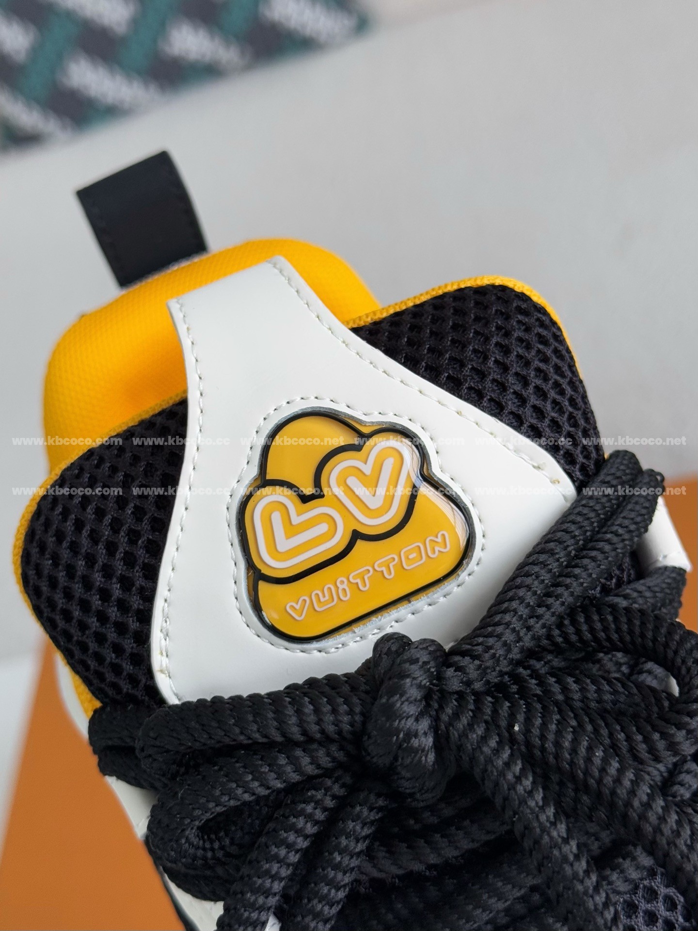 【#4016】 LOUIS VUITTON RUNNER TATIC SNEAKERS