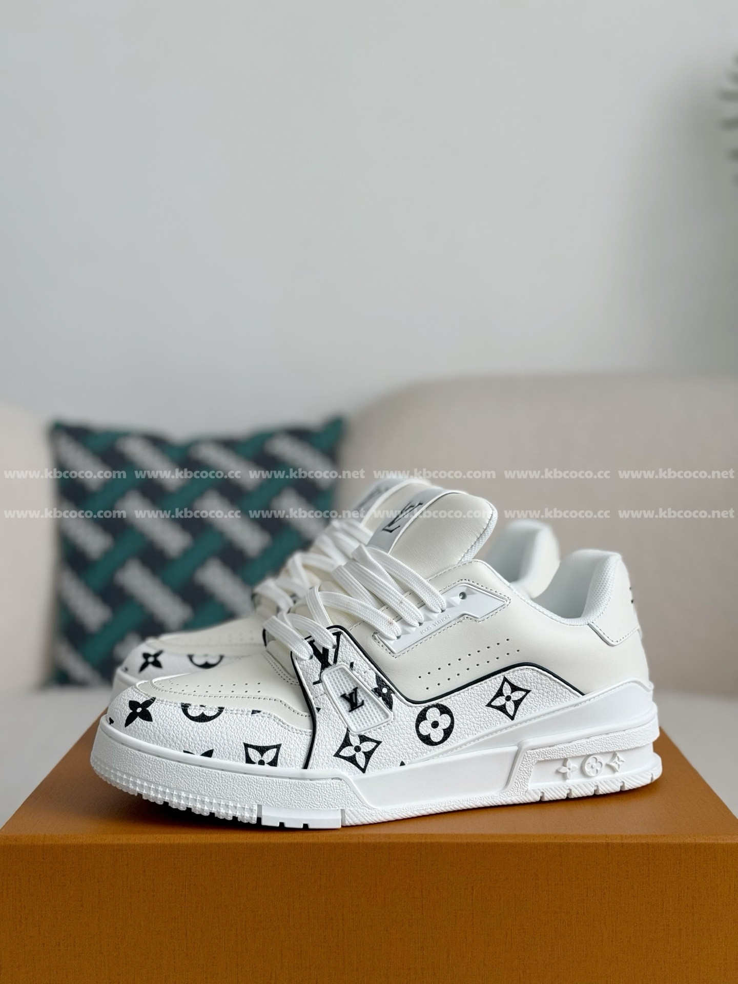 【#4636】 LOUIS VUITTON TRAINER SNEAKERS