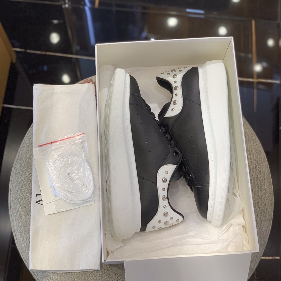 Alexander McQueen MQ Black Cross nail tail Sneakers