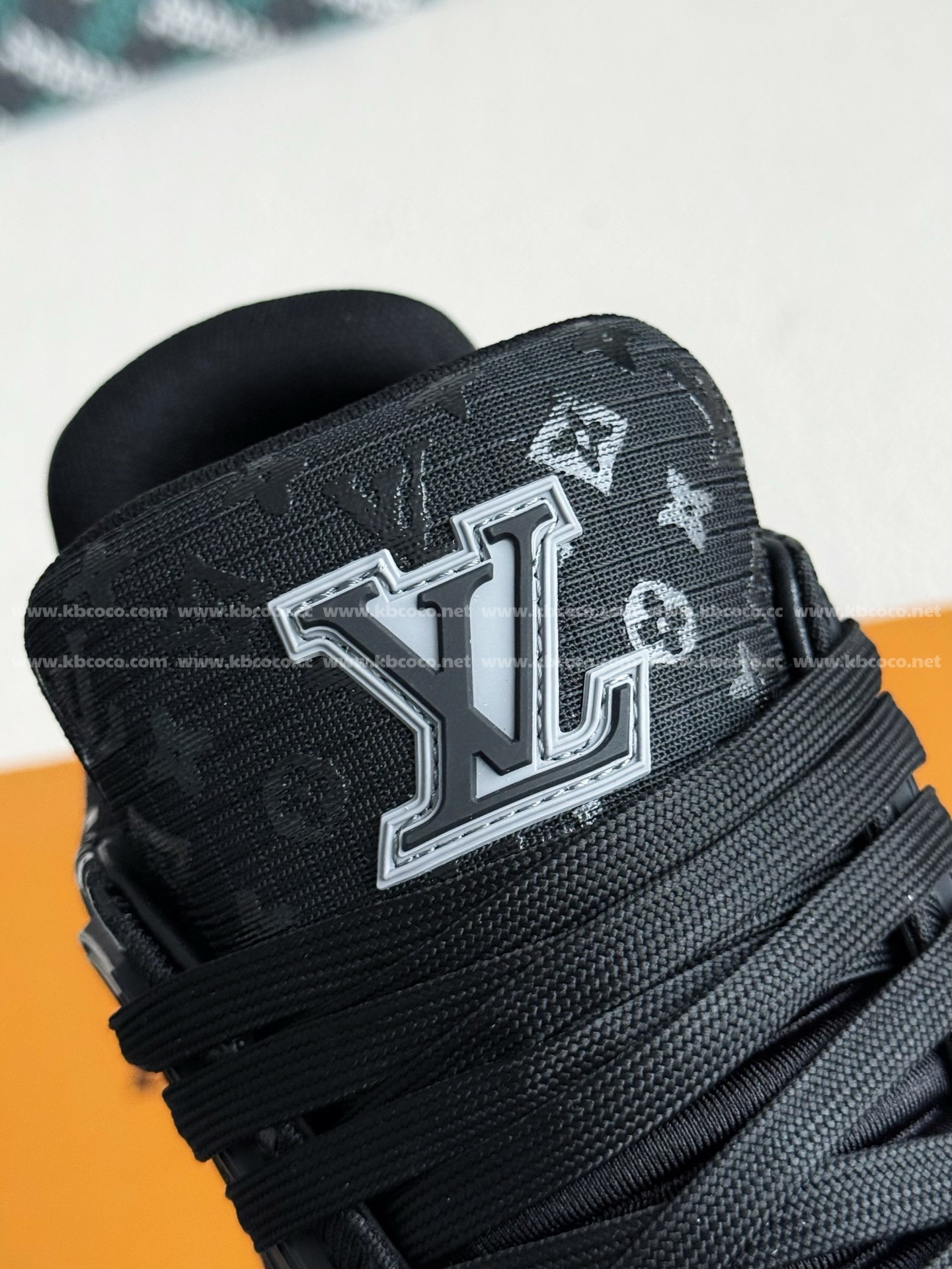 【#5260】 LOUIS VUITTON TRAINER SNEAKERS