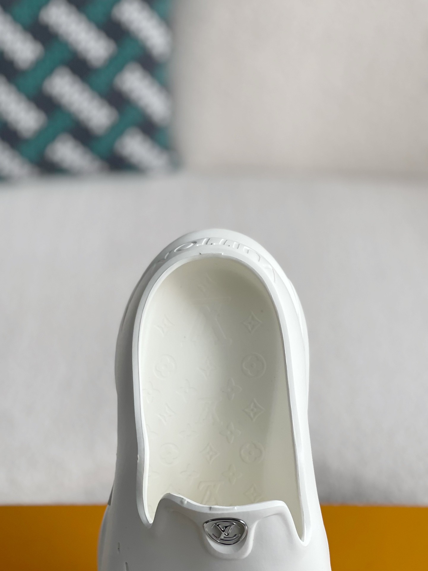 LOUIS VUITTON Shark slippers, thicksol