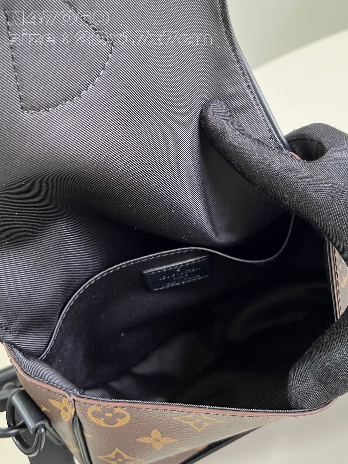 Louis Vuitton Montsouris Messenger PM N47060，Top quality